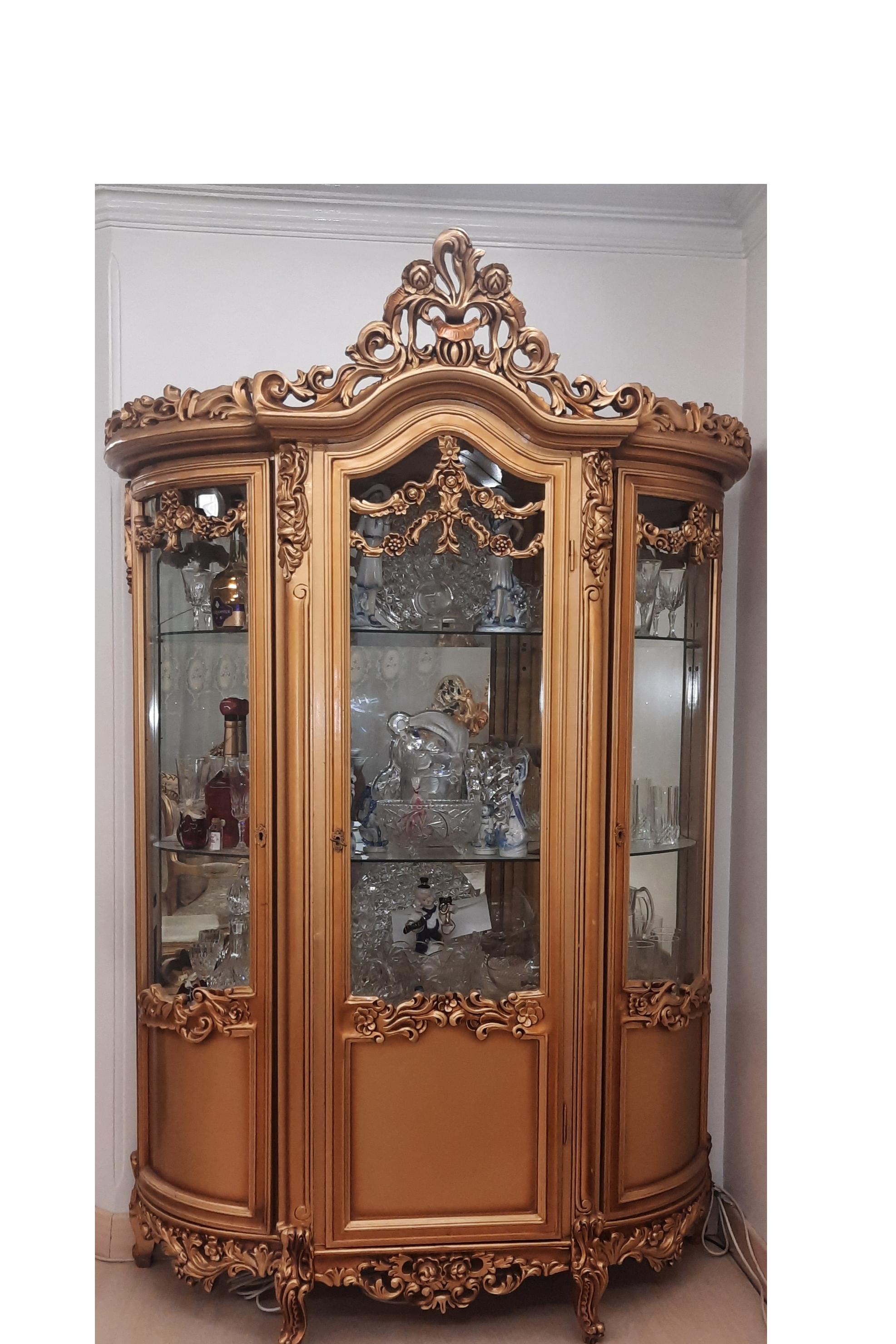 ویترین بزرگ جادار