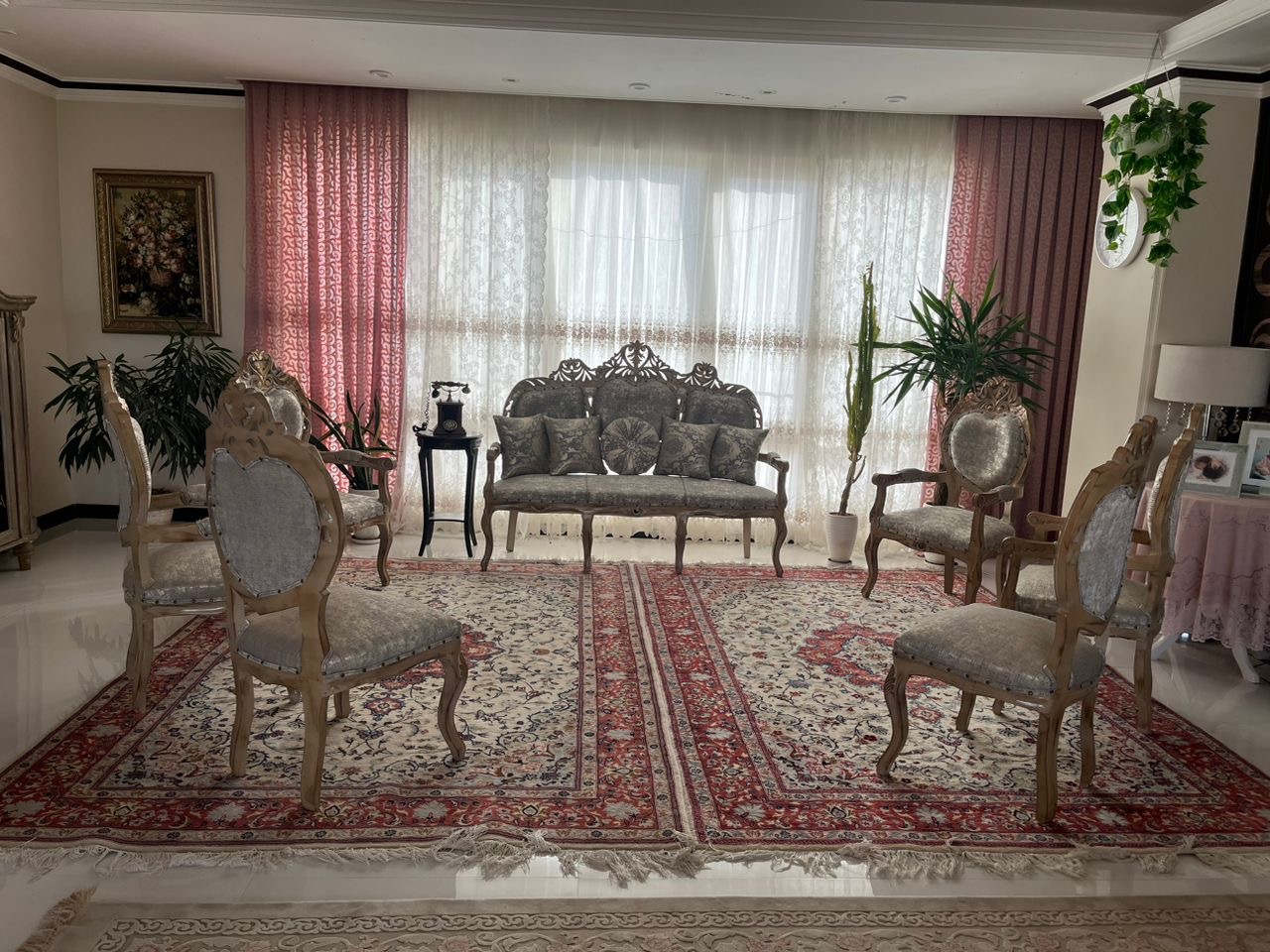 مبل فرهی 9 نفره به همرا جلومبلی و 3 عدد اصلی