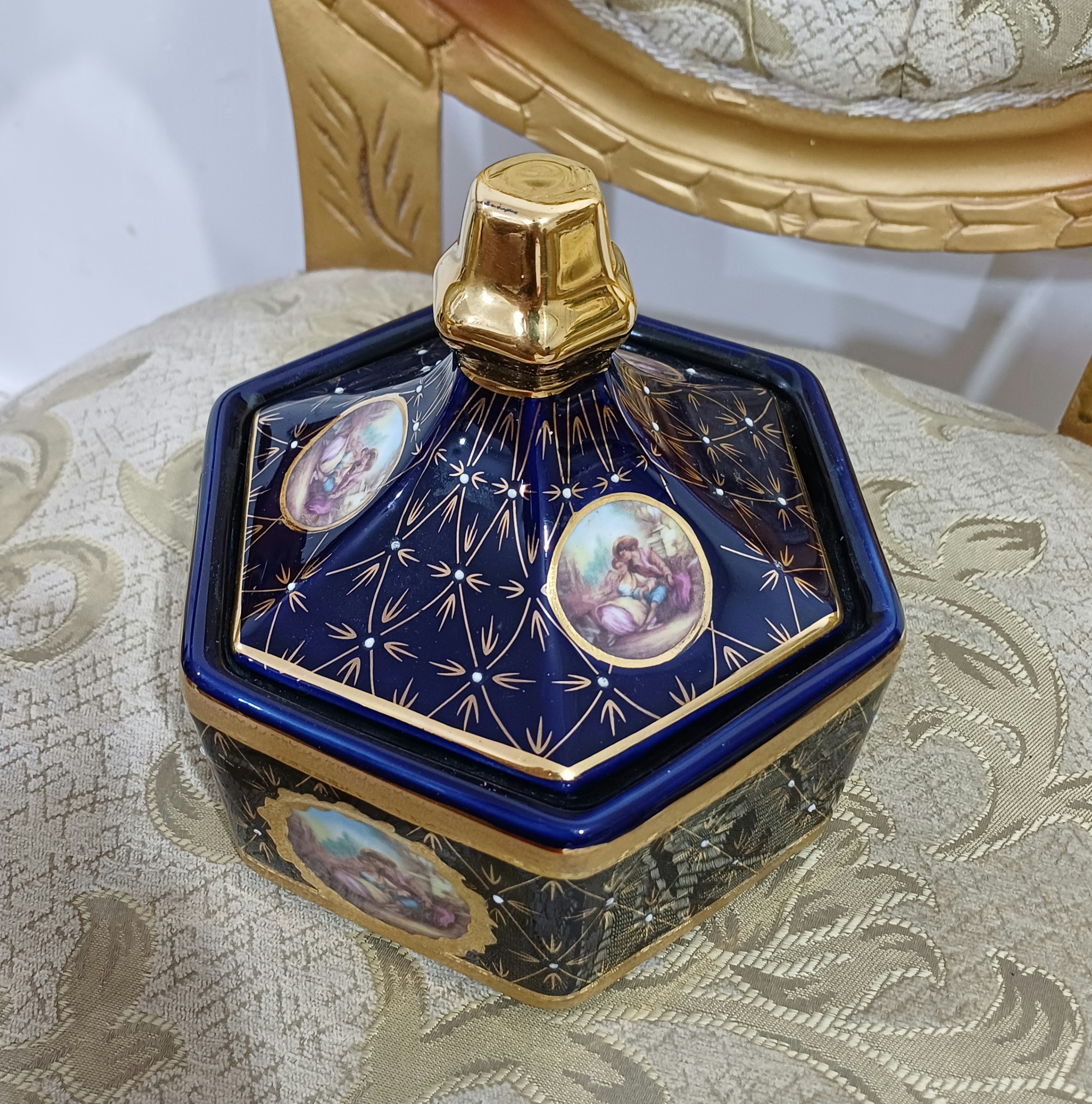 چینی سورمه ای قدیمی شکلات خوری شش ضلعی