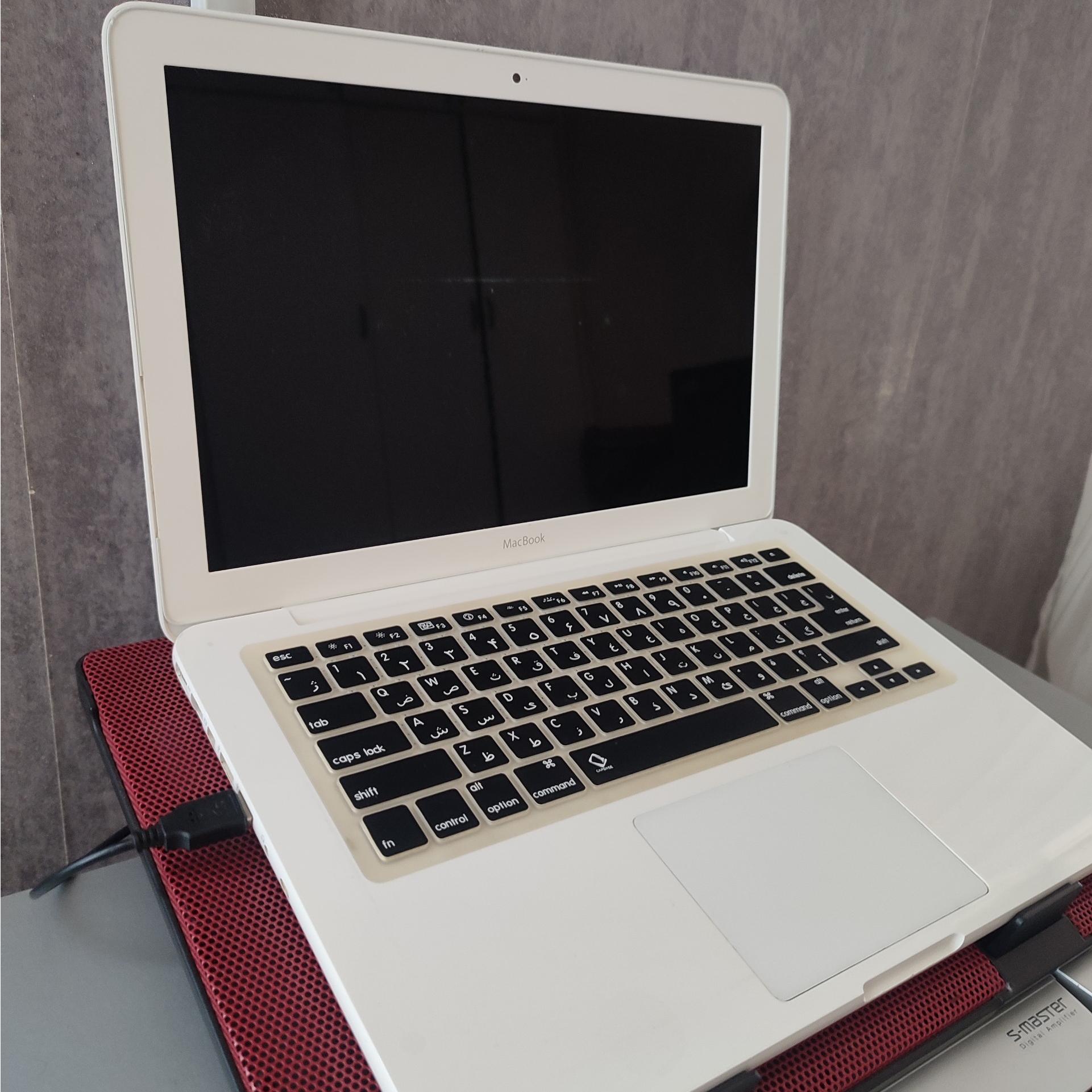 اپل مک بوک 2010