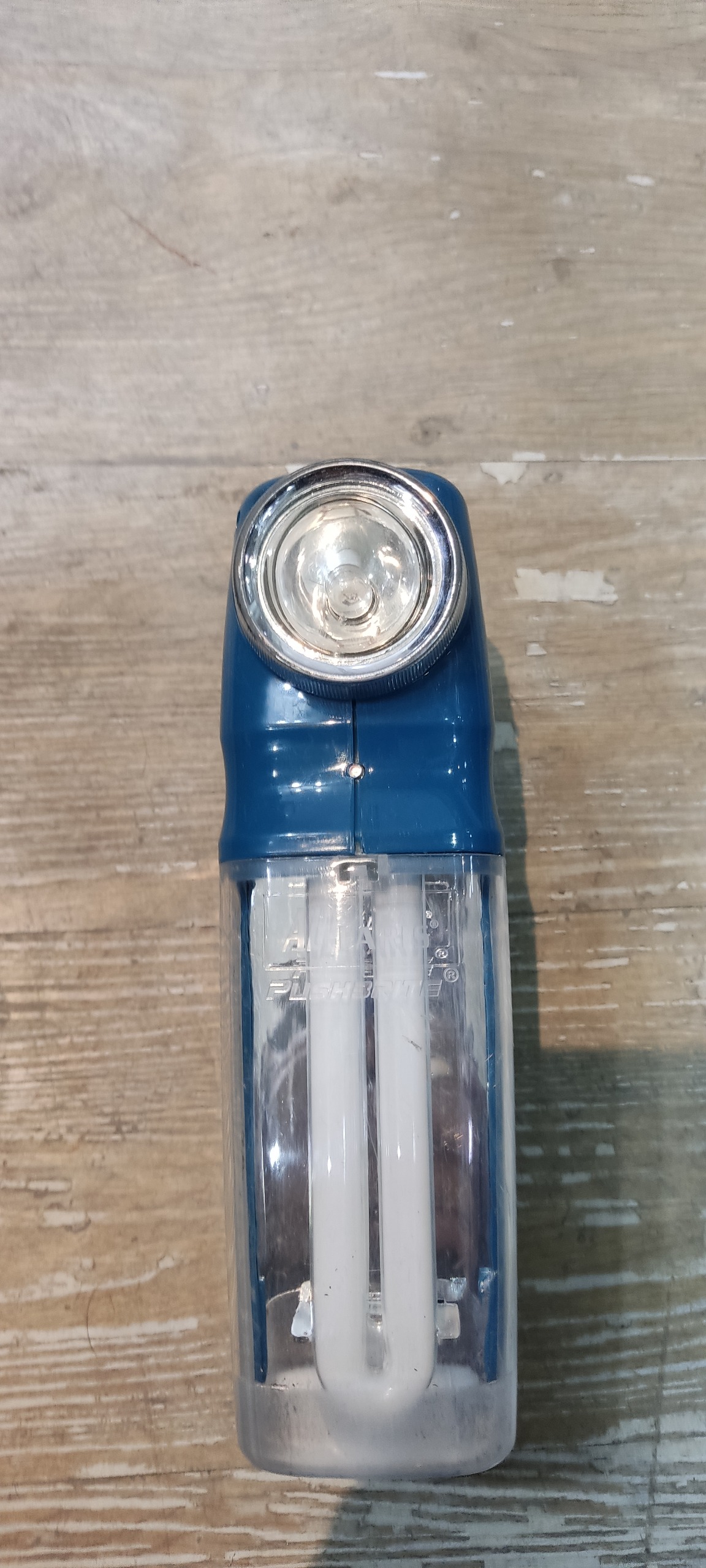 چراغ قوه شارژی قدیمی