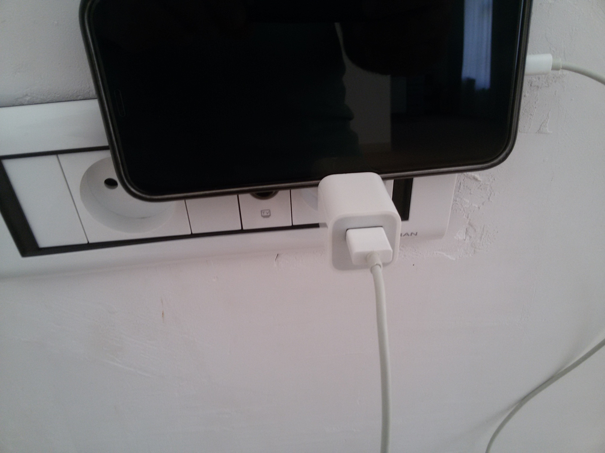 شارژر آیفون 11 فابریک و سرکارتون