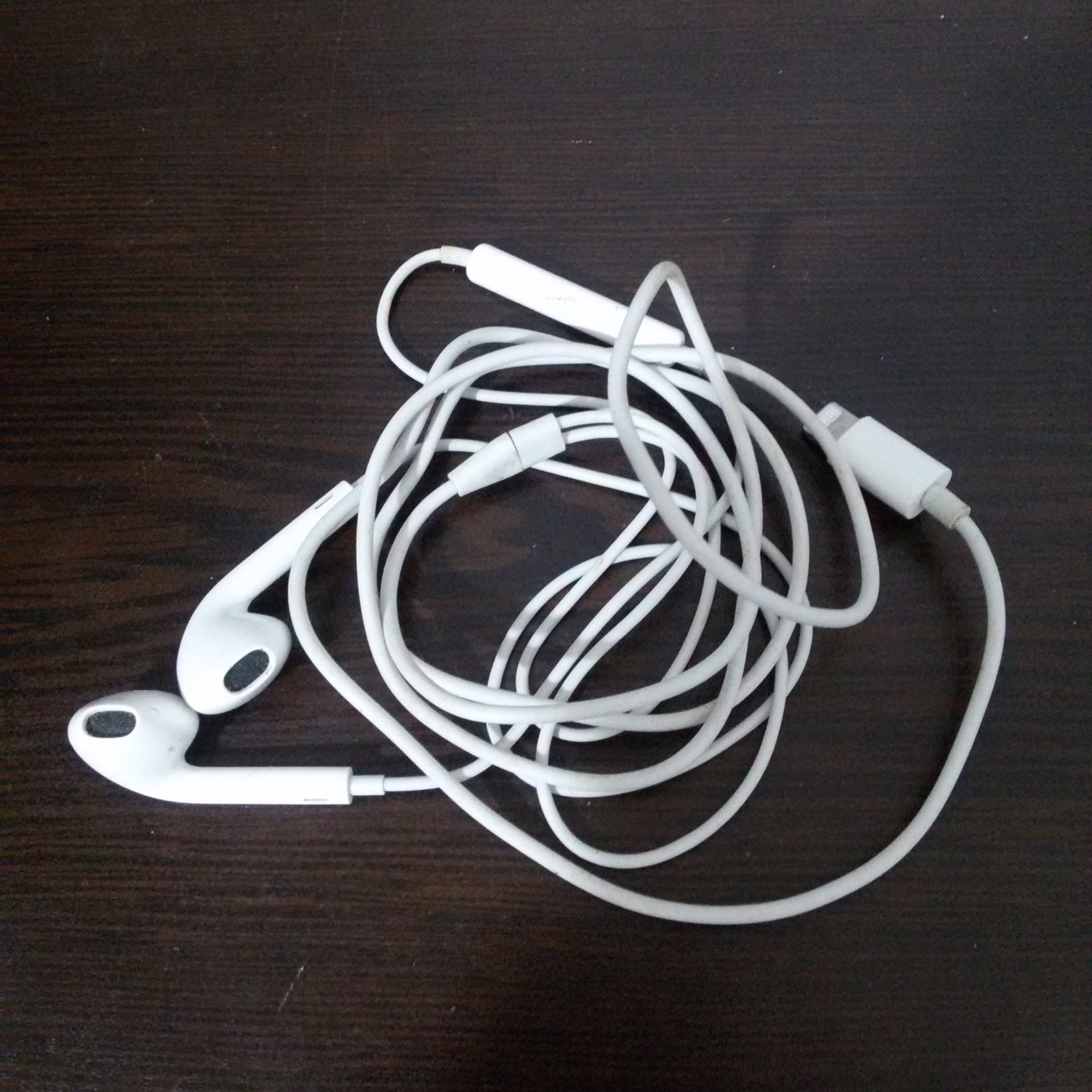 هندزفری فابریک و داخل جعبهای آیفون11