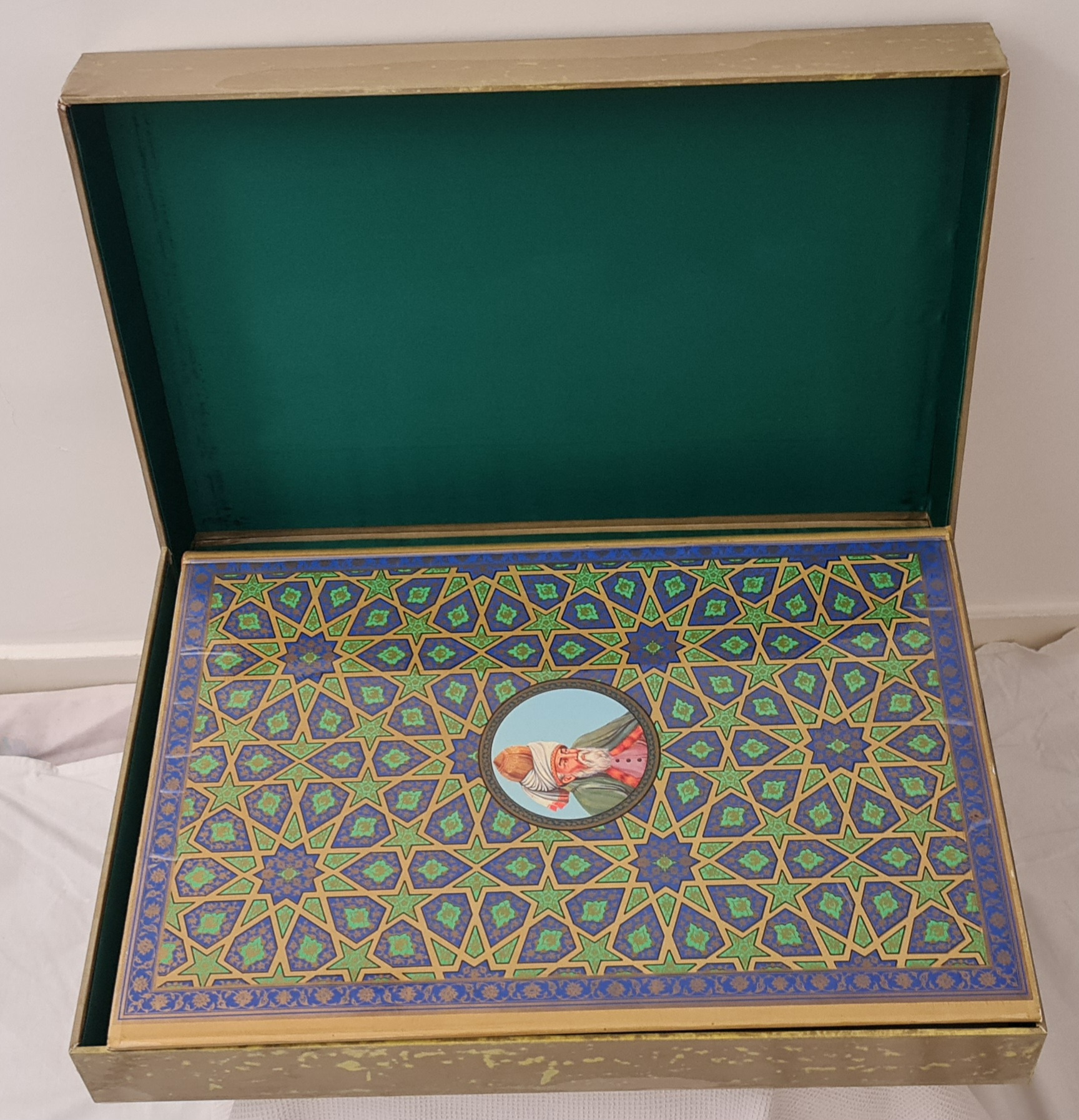 کتاب نفیس مثنوی معنوی-دارای کاور و قاب باز شو