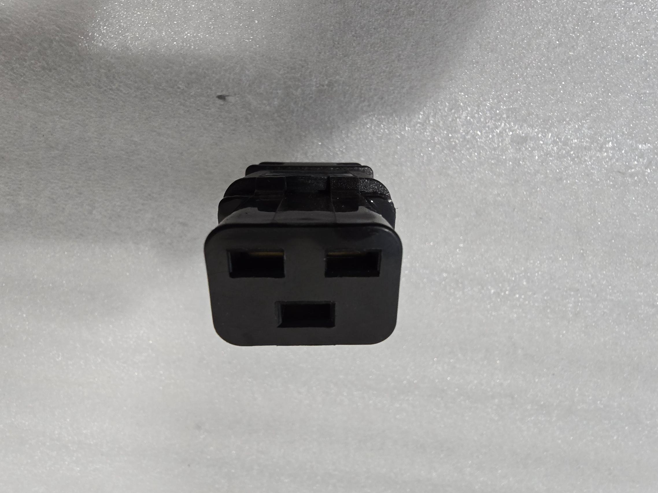 سوکت سر کابلی مادگی UPS و ماینر SS809