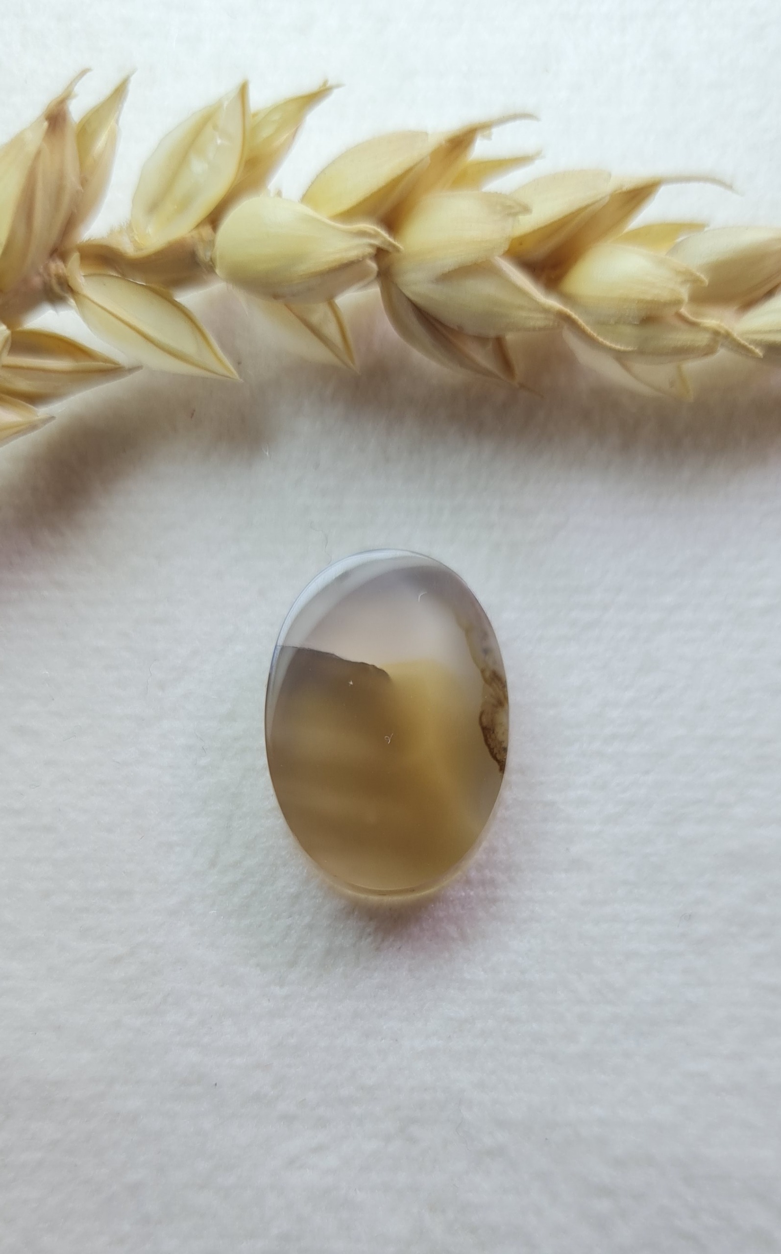نگین عقیق دورنگ خرمایی و سوسنی