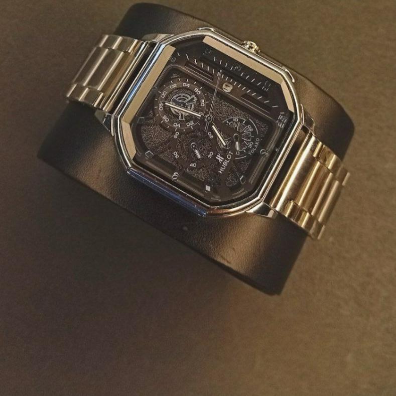 ساعت تمام مشکی زیبا