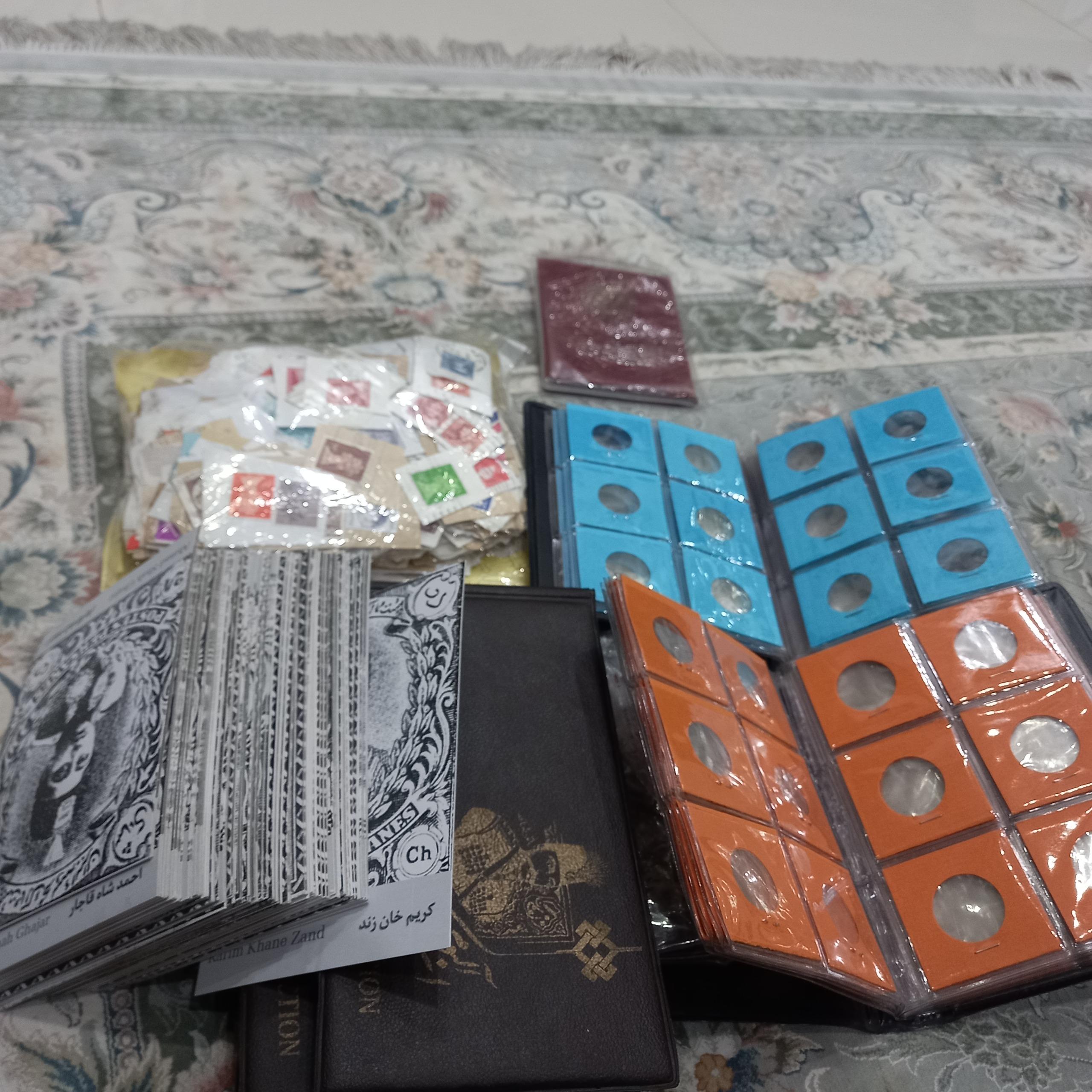 آلبوم سکه و اسکناس و کارت پستال