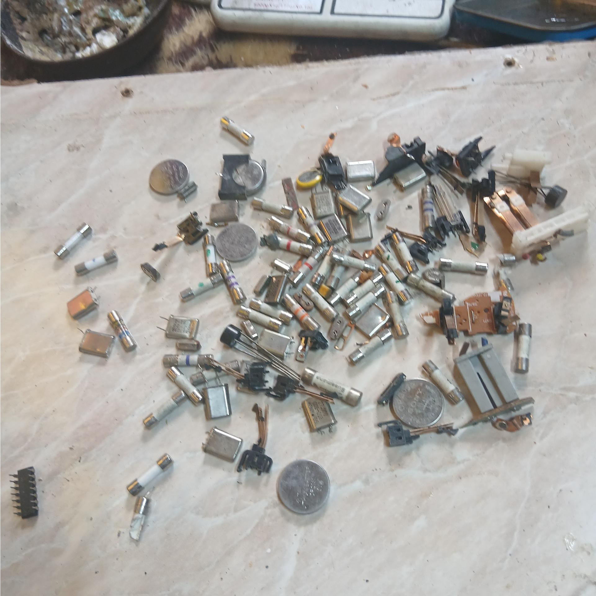 باتری خازن فلزی