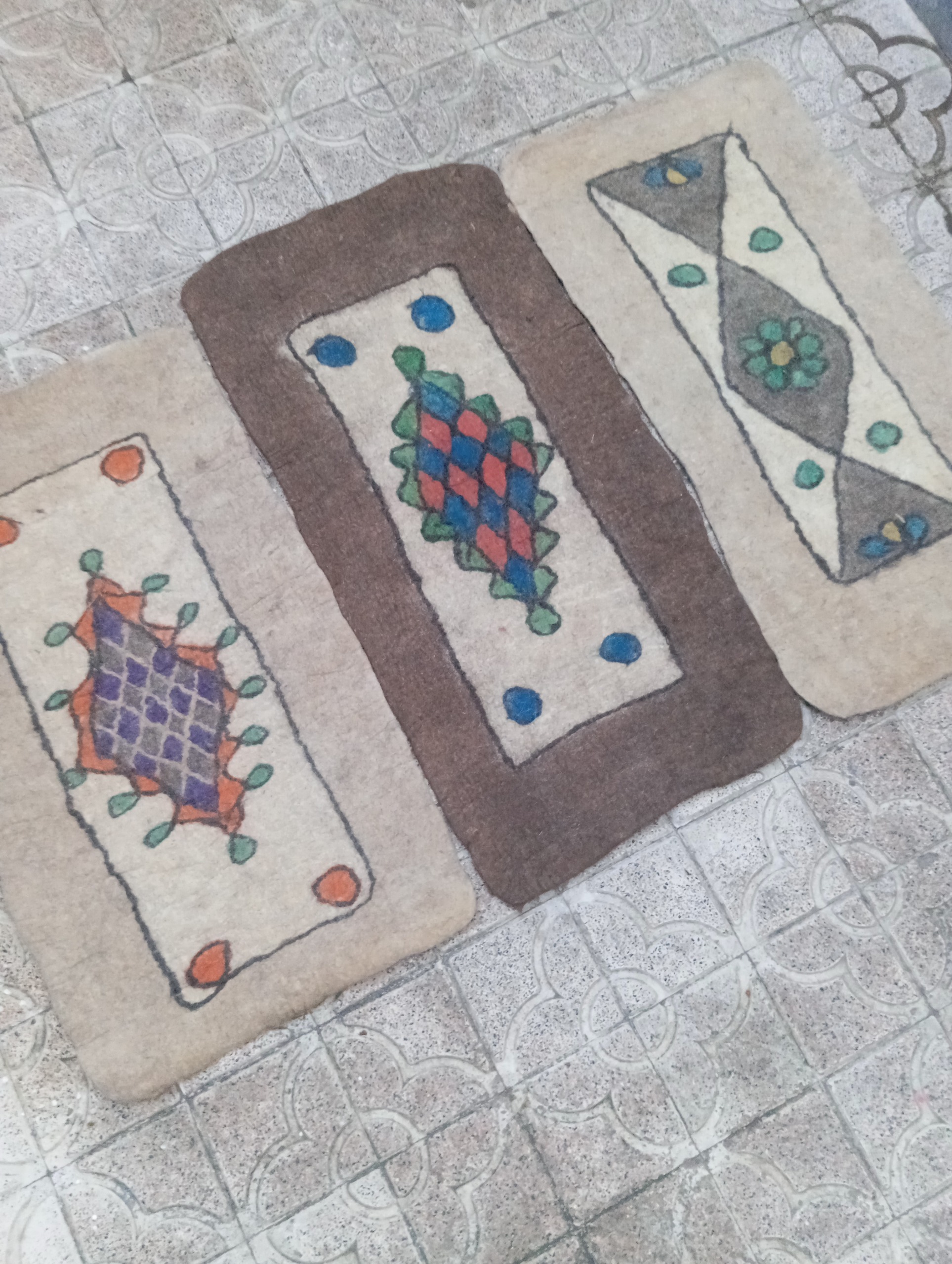 نمد از پشم طبیعی گوسفند (مناسب برای دیسک کمر )