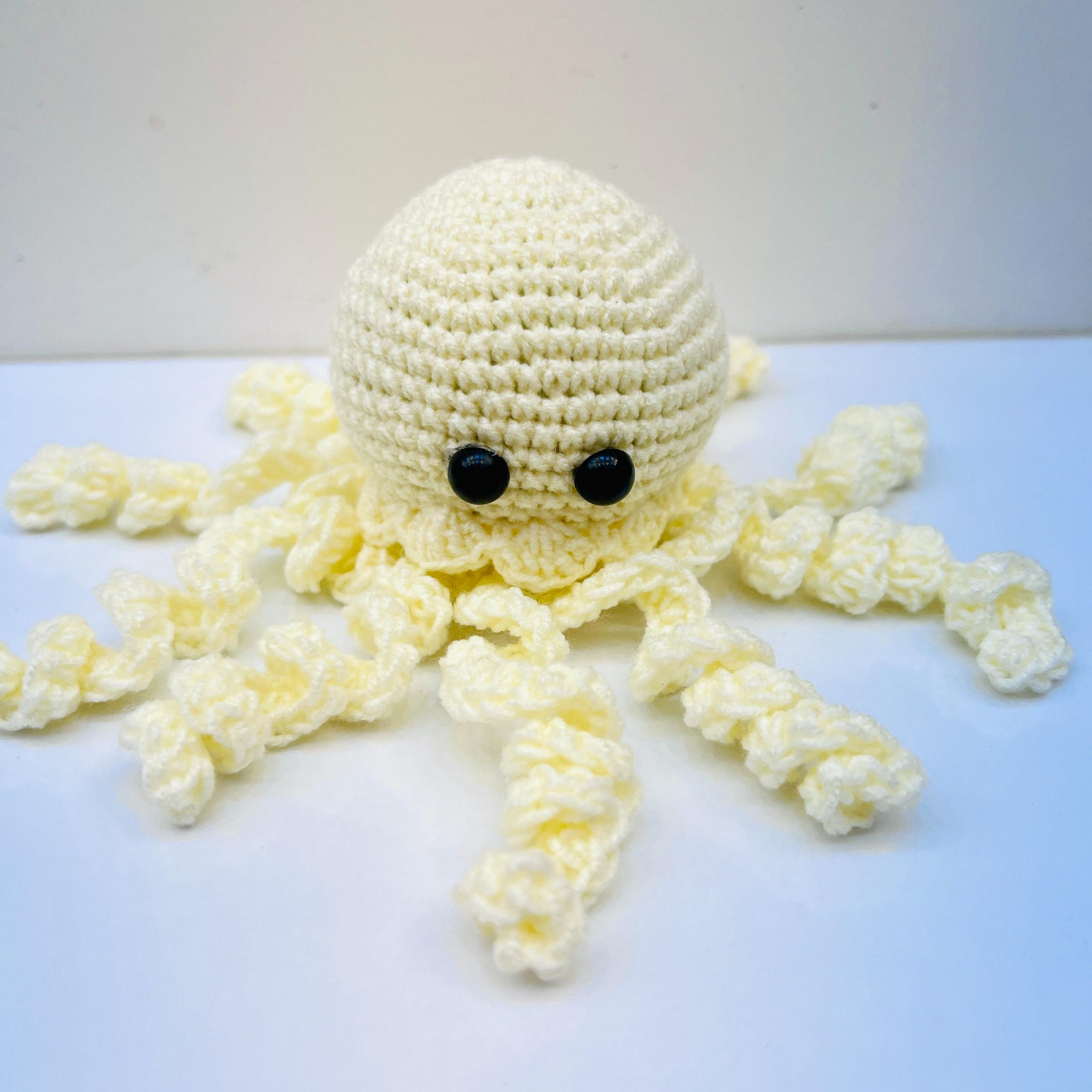 عروسک بافتنی عروس دریایی رنگ شیری