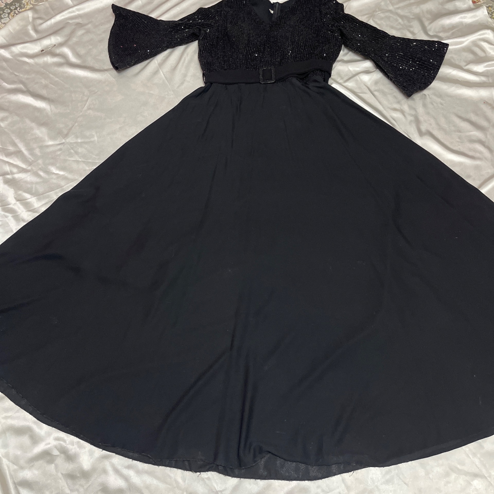 لباس مجلسی ترکیب پولک دوزی و حریر