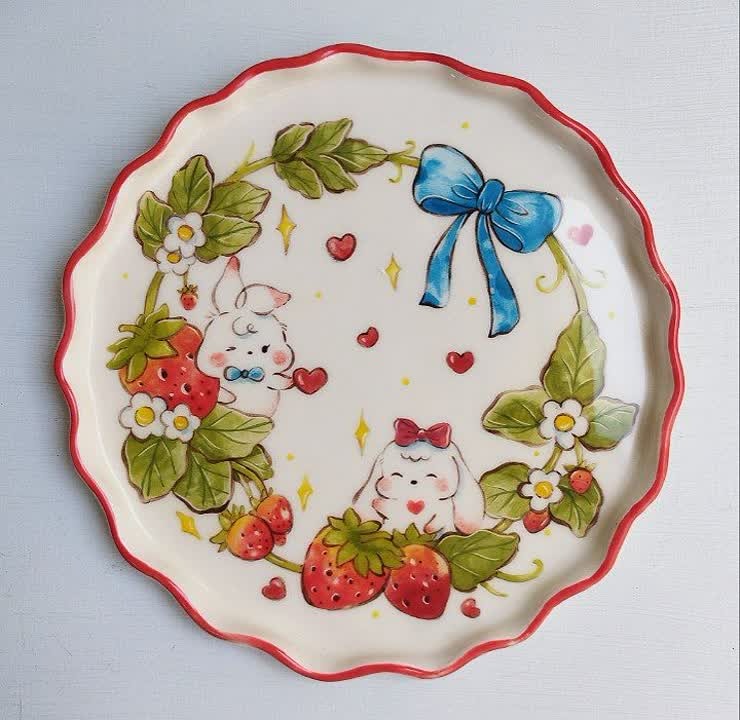 بشقاب سرامیکی با طرح توت فرنگی و خرگوش و پاپیون