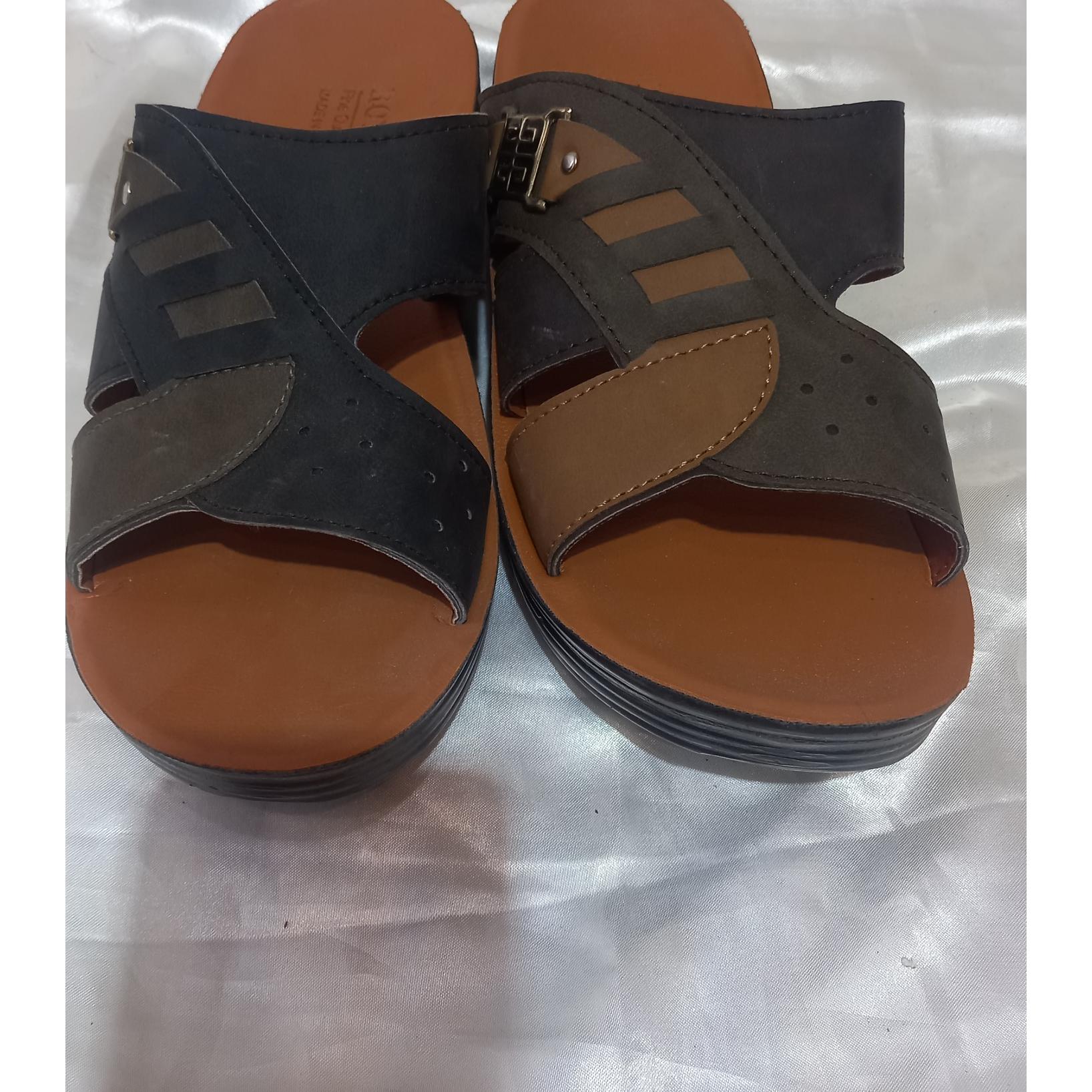 دمپایی فقط پای راست