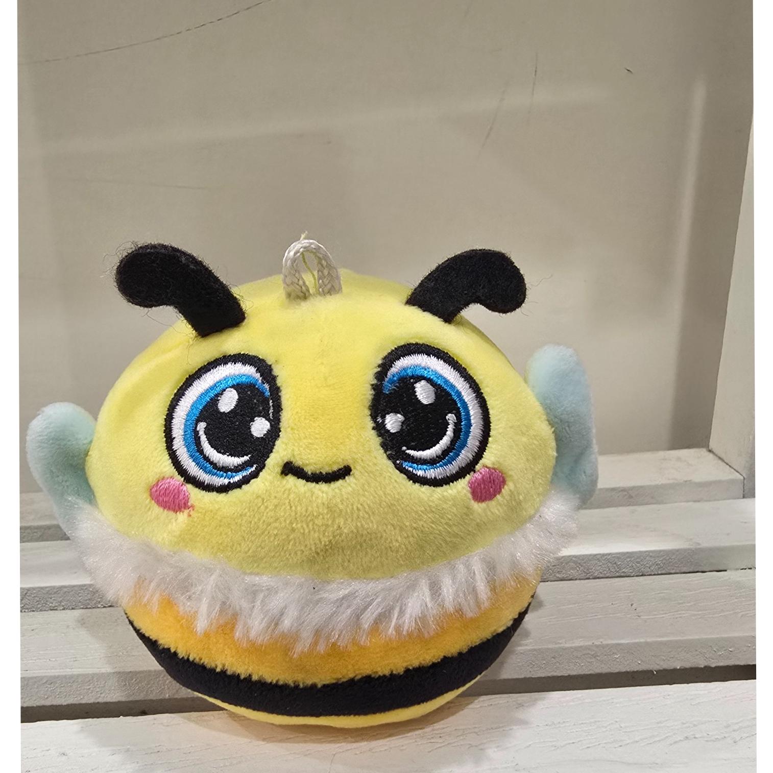 عروسک زنبور کوچک