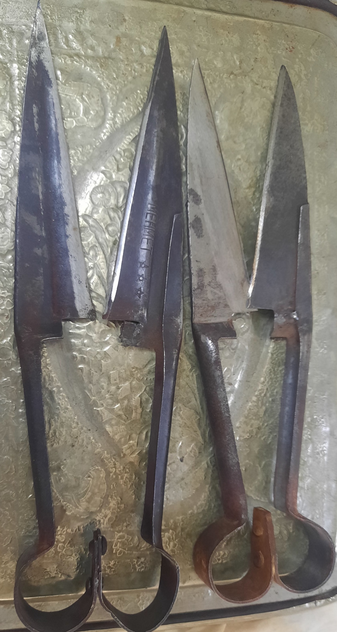 دو عدد قیچی قدیمی