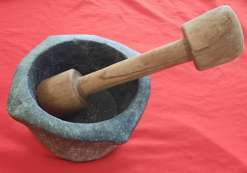 هاون سنگی قدیمی
