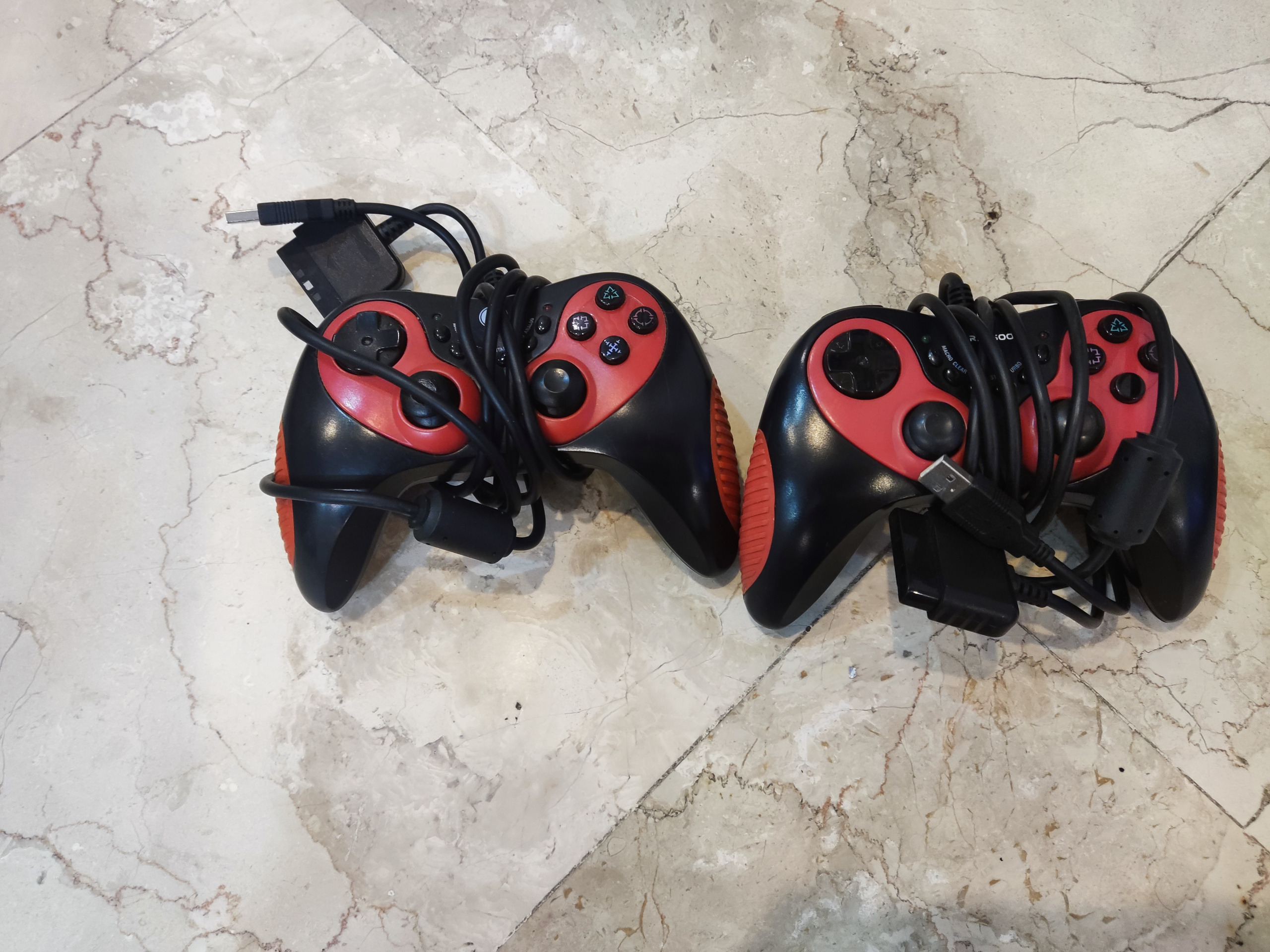 تعدادی لوازم جانبی کامپیوتری