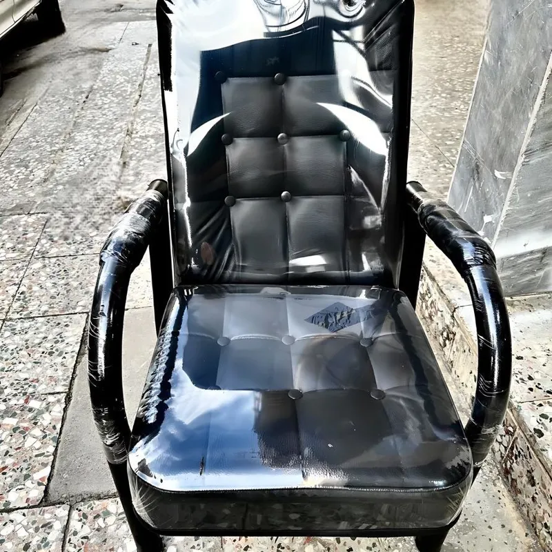 صندلی انتظار چرمی