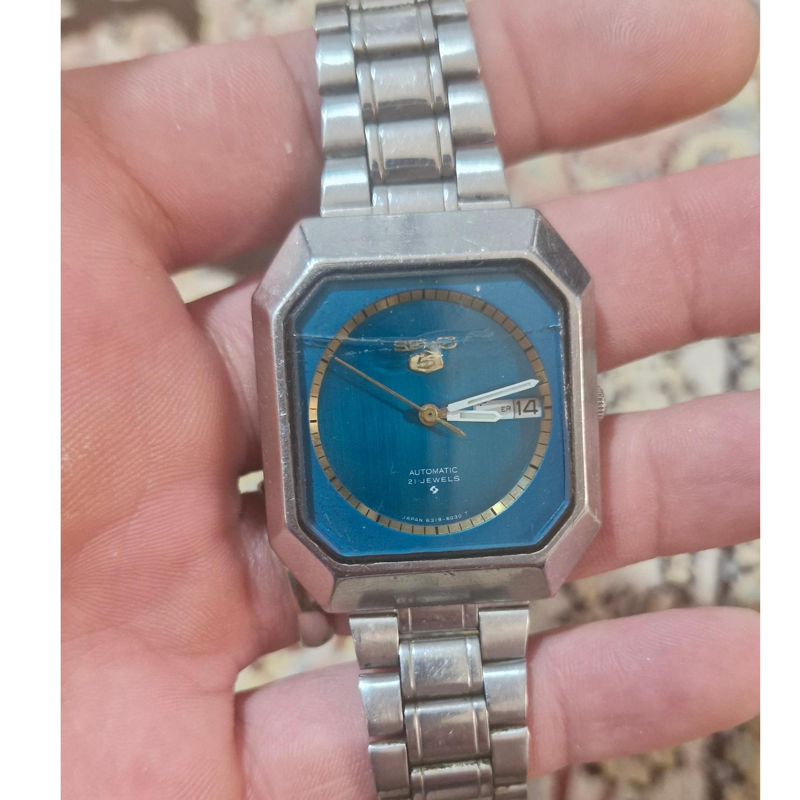 ساعت خاص و شیک