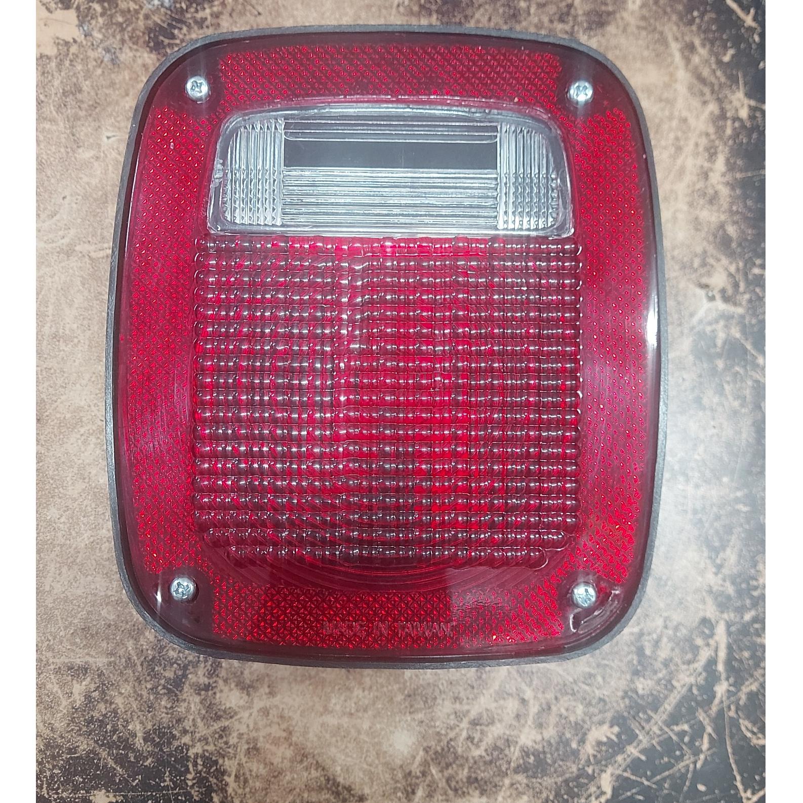 چراغ عقب جیپ صحرا تایوانی