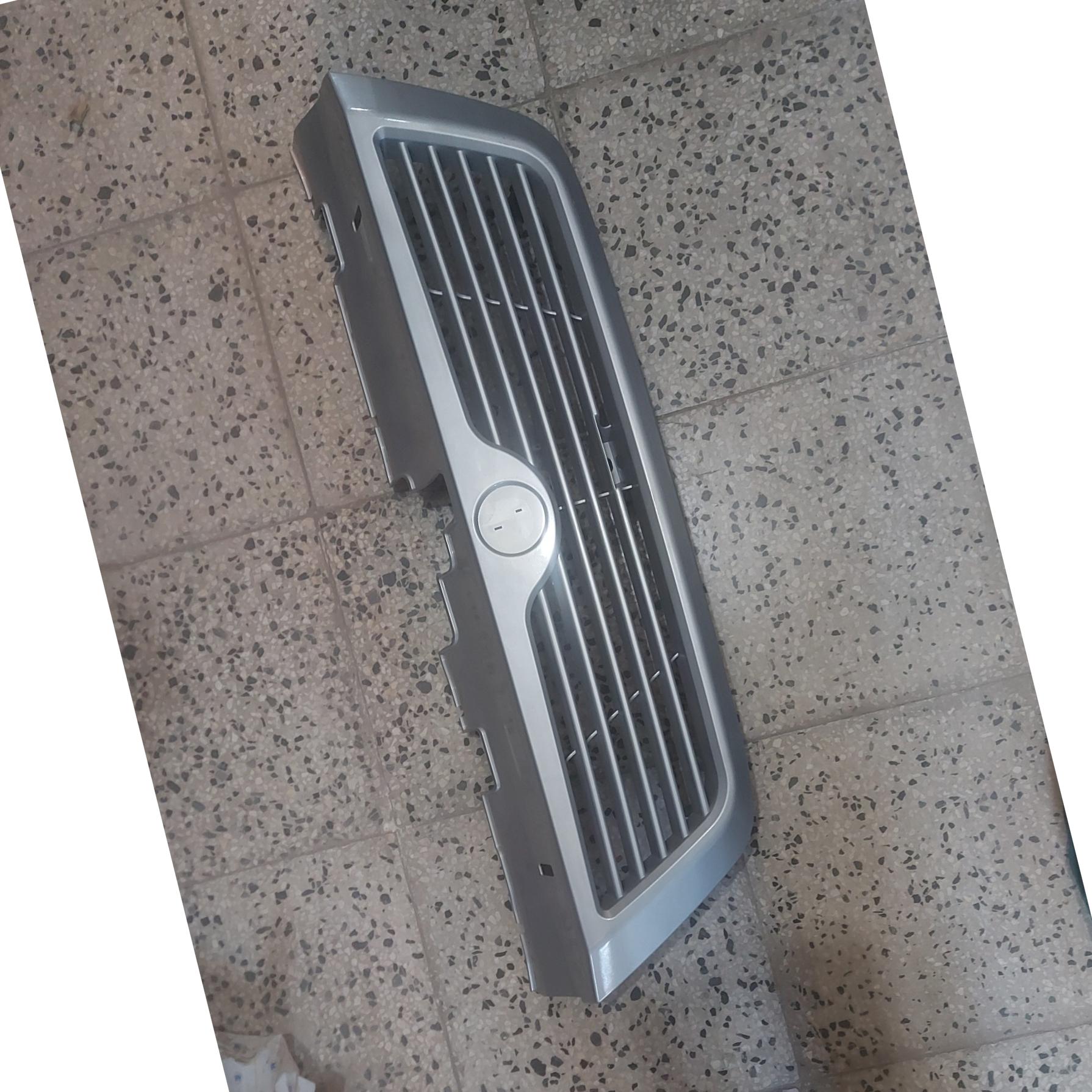 جلو پنجره 132 نقره ای