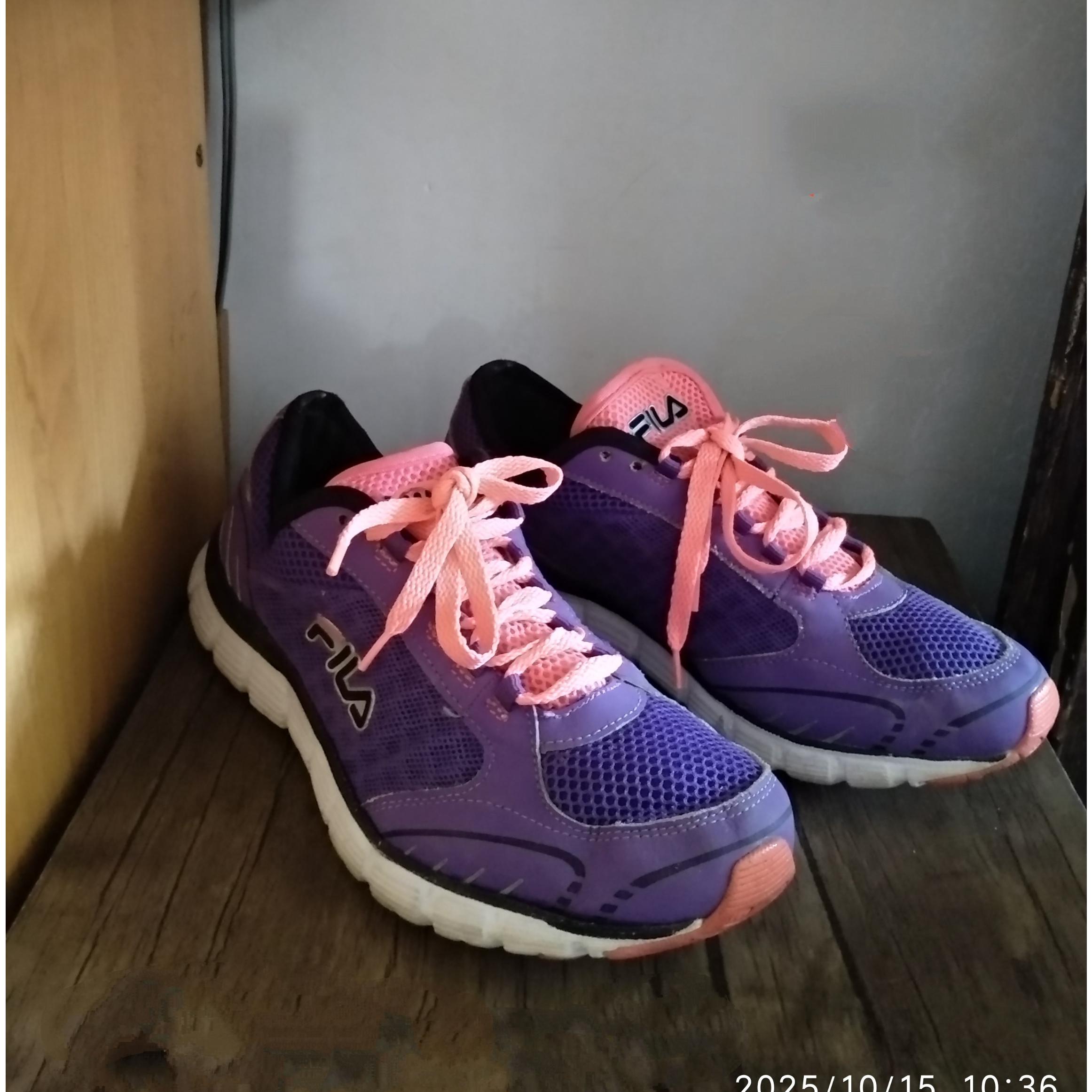 کفش کتونی فیلا