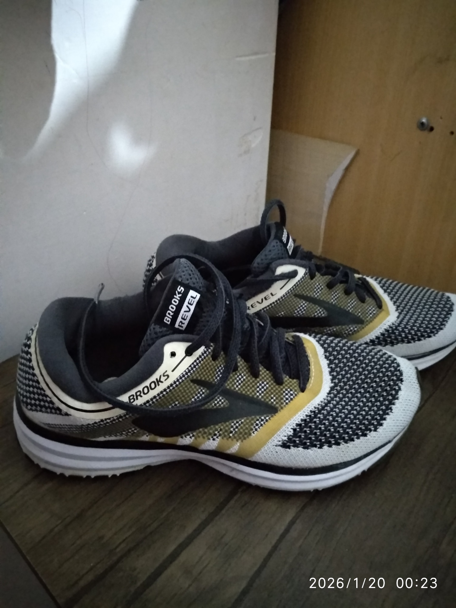 کفش بروکس اصل