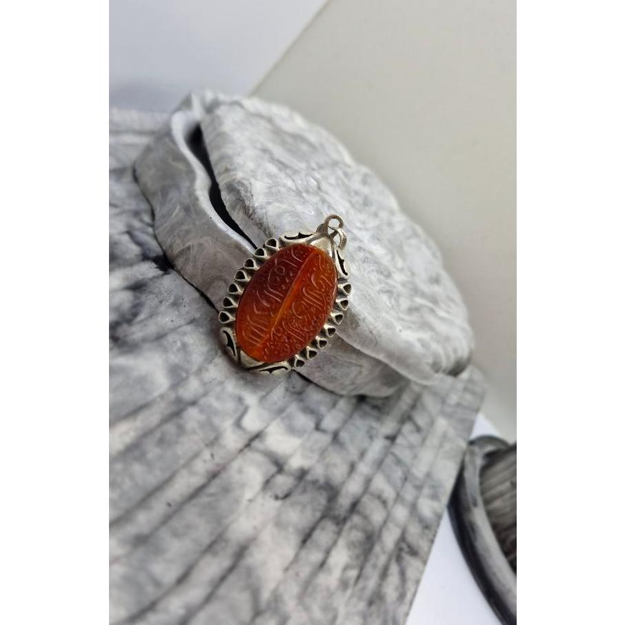 گردن آویز عقیق