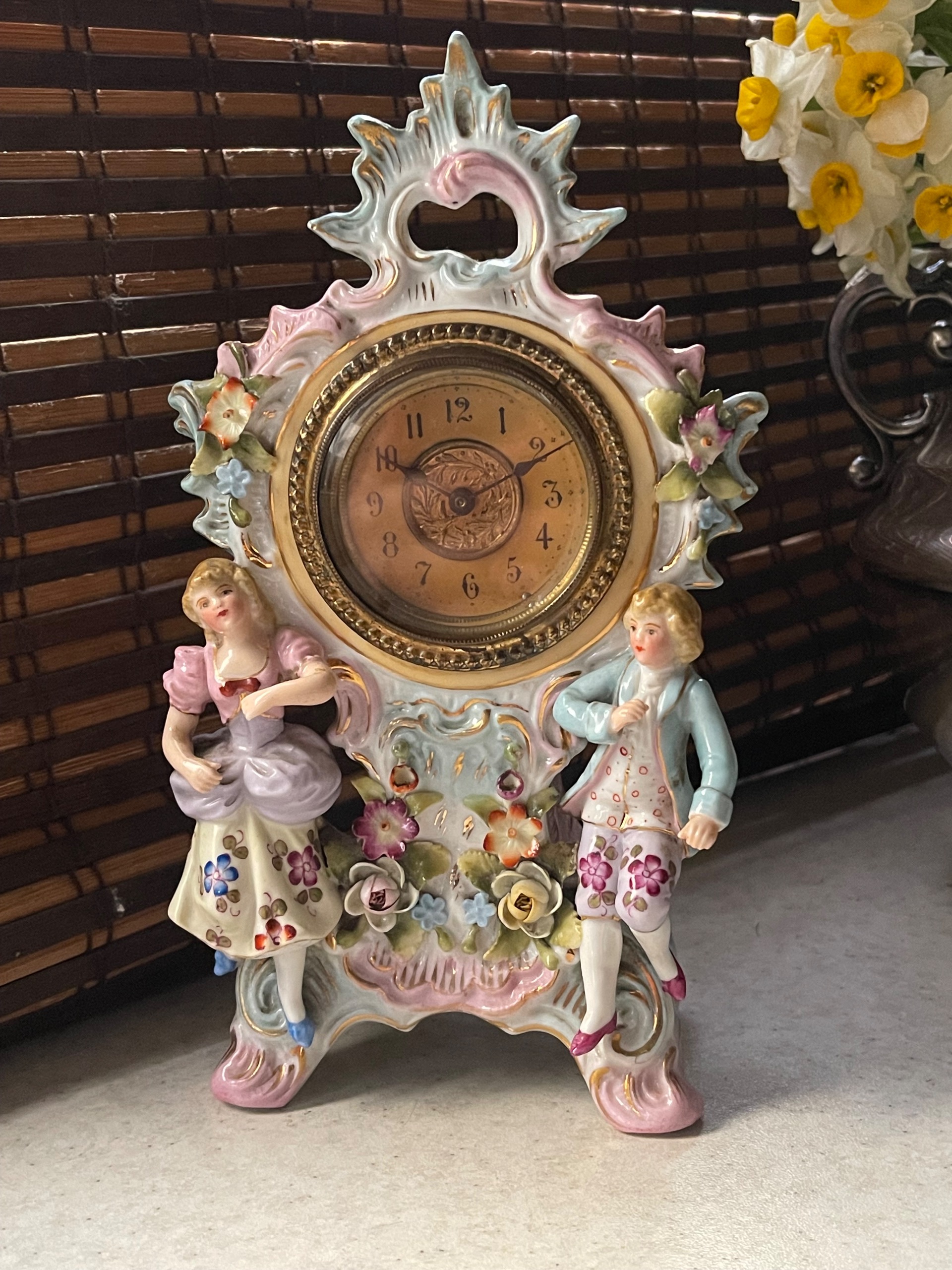 ساعت رومیزی قدیمی