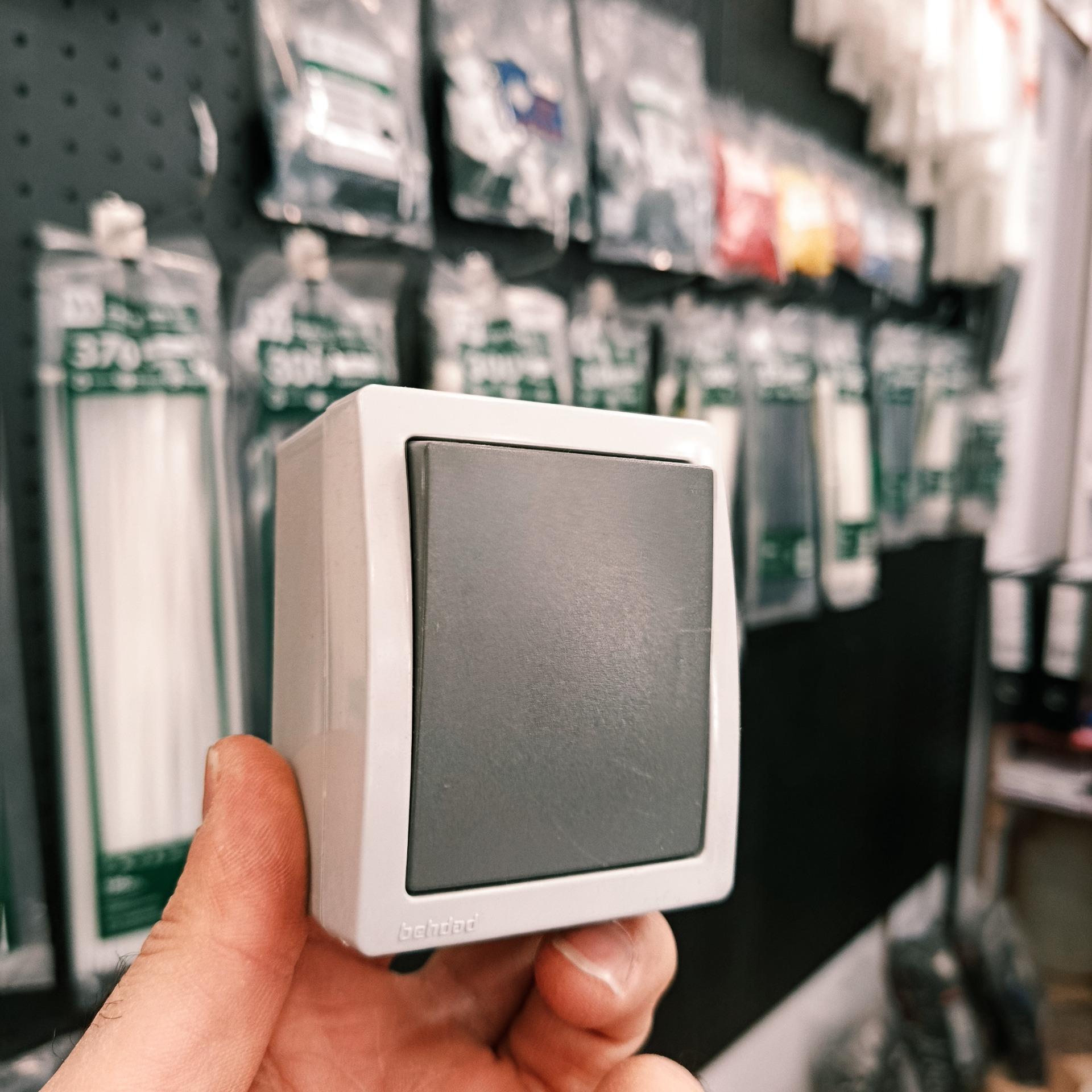 کلید تک پل روکار