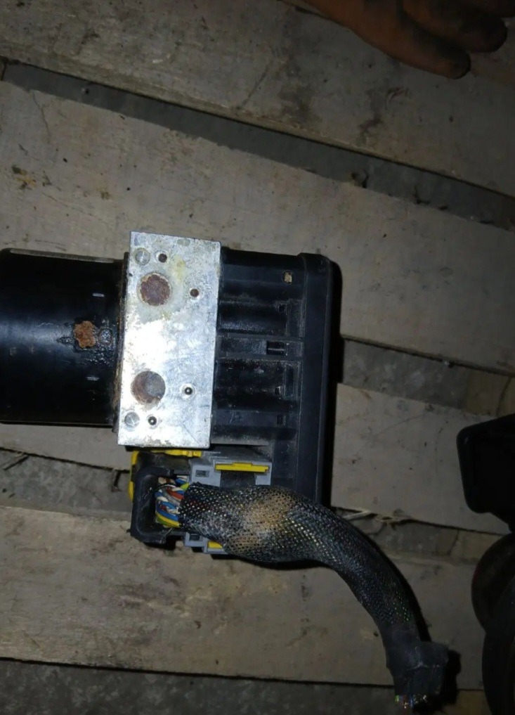 پمپ ترمز ای بی اس ABS مدلاتورو mk60 پژو 206 207