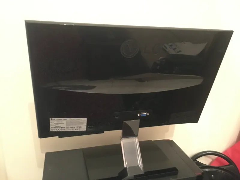 LED LG E1960S فوق نازک و بسیار سبک