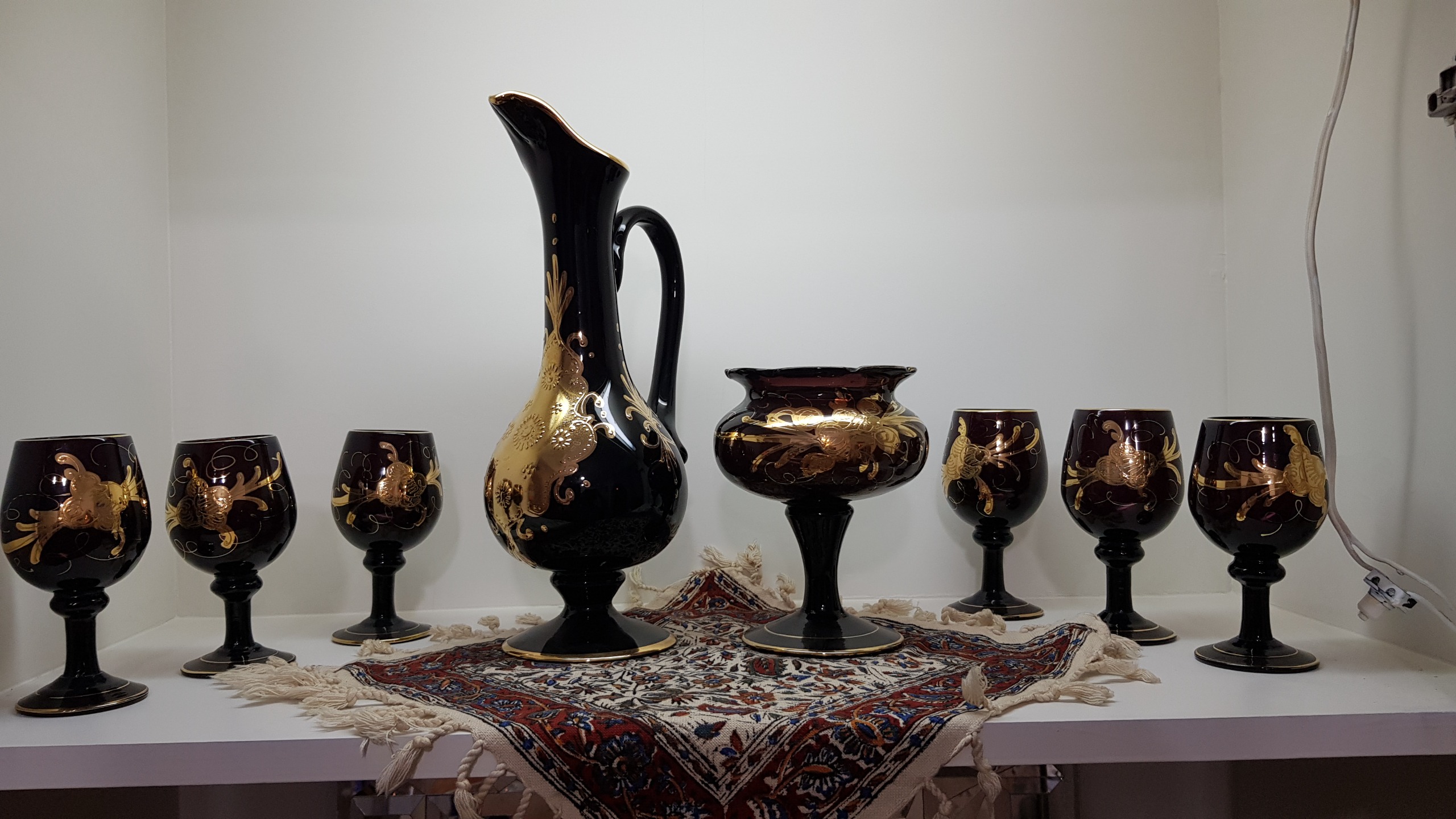 تنگ و جام و شکلات خوری