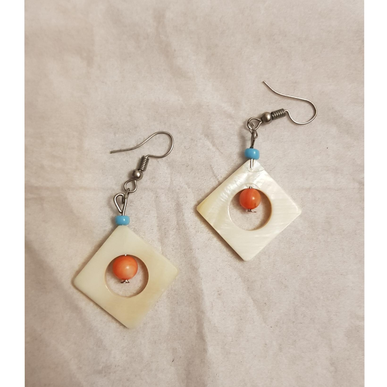 گوشواره آویزی صدفی