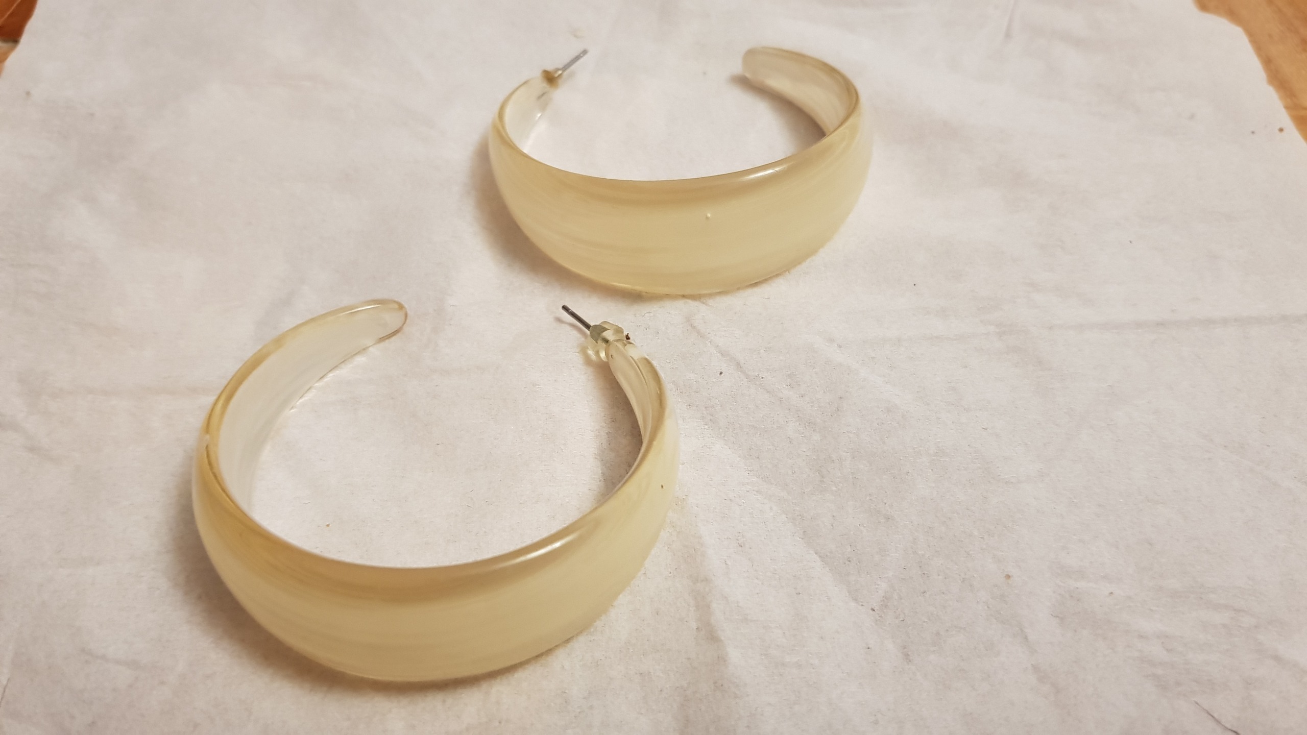 گوشواره نیم حلقه بزرگ