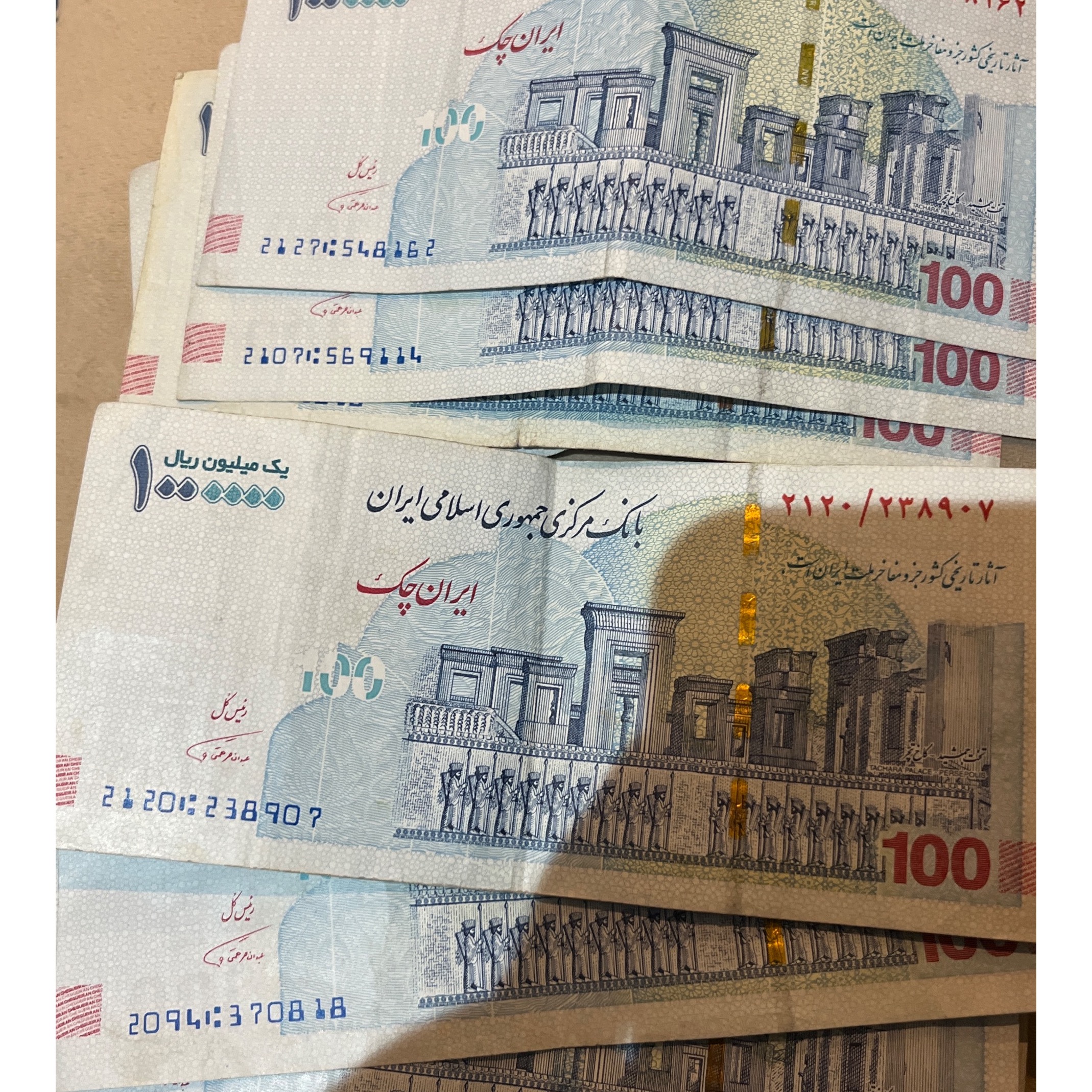 تراول 100 تومانی امضا قرمز همتی