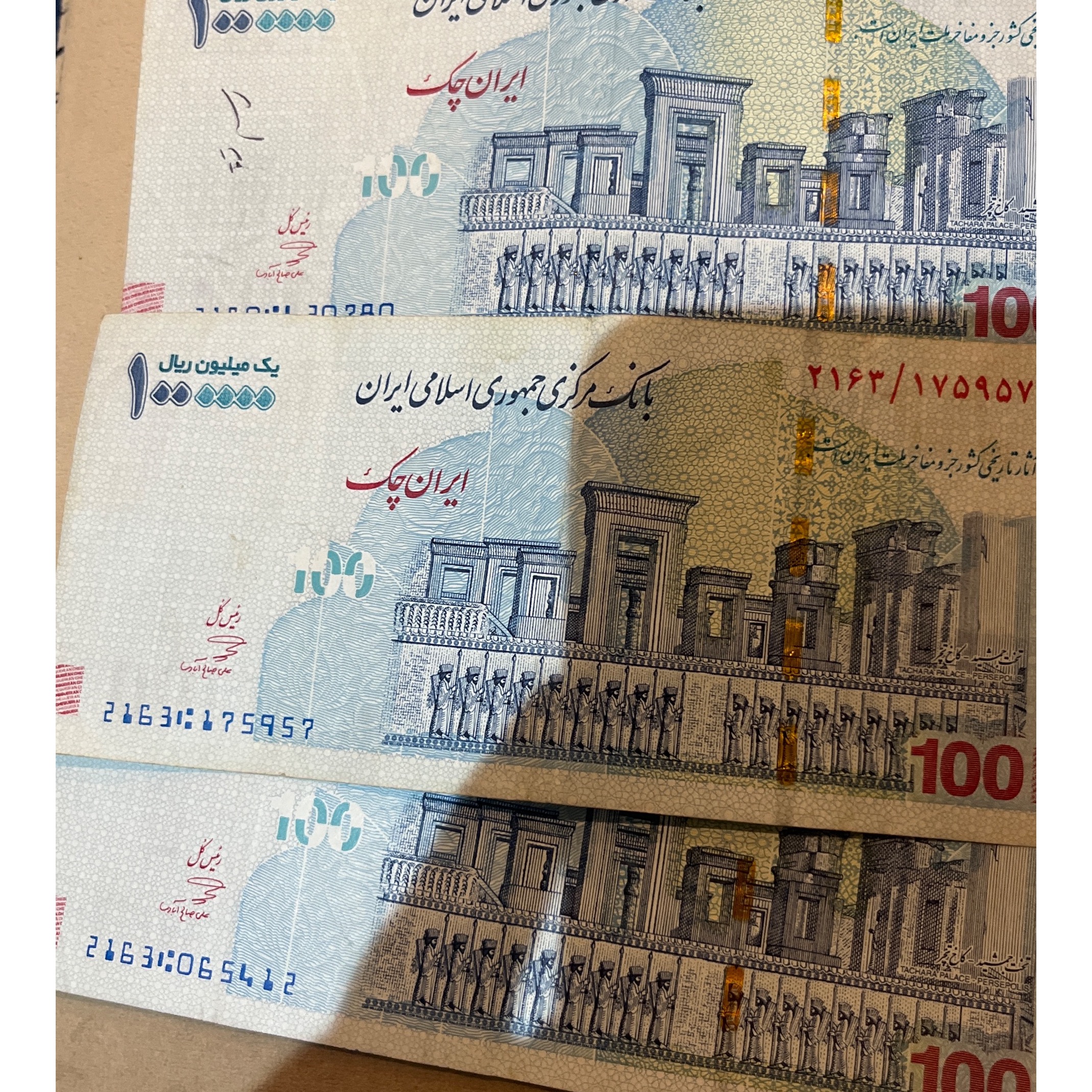 تراول 100 تومانی امضا قرمز صالح آبادی