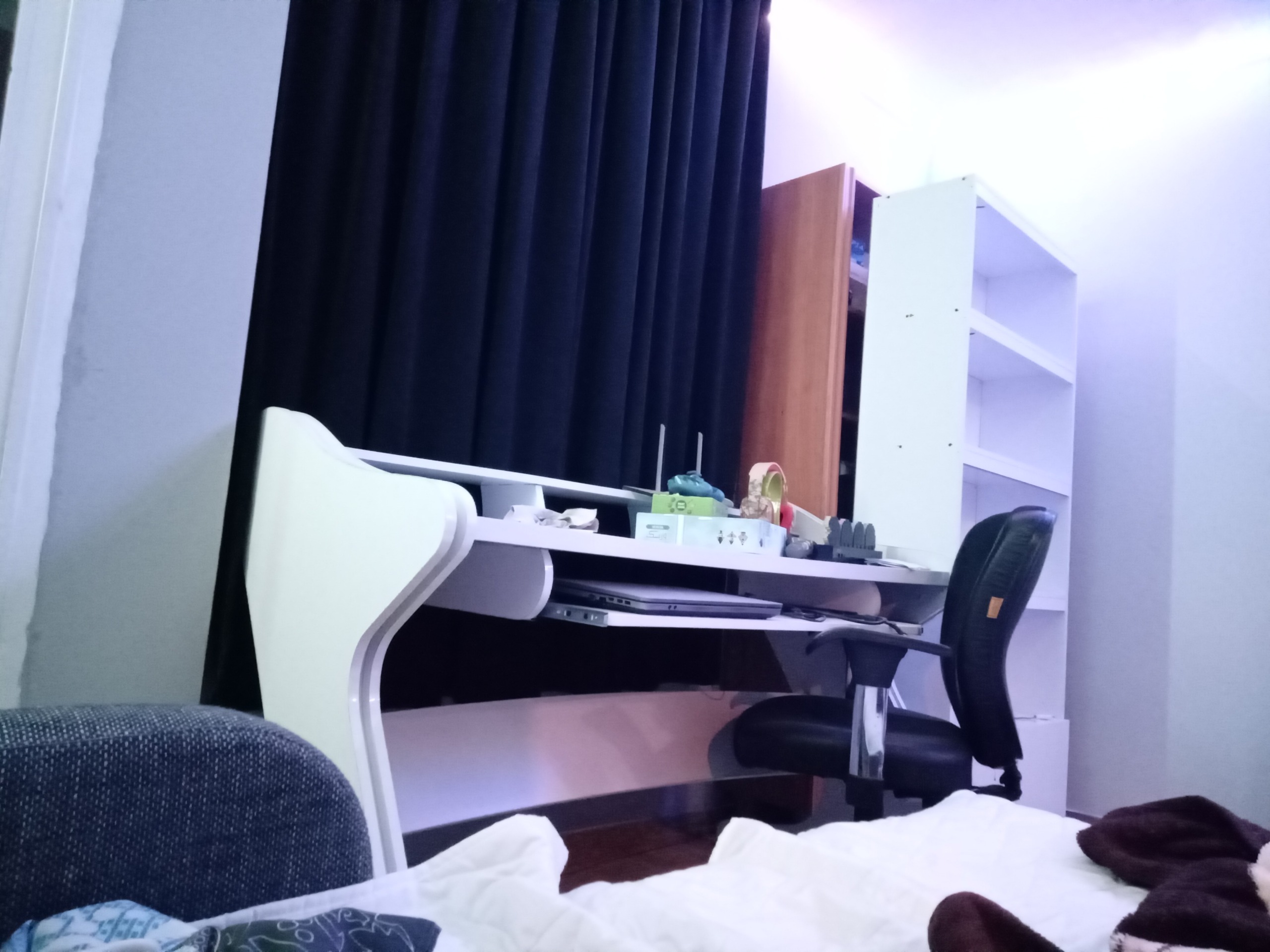 میز استودیویی و گیمینگ