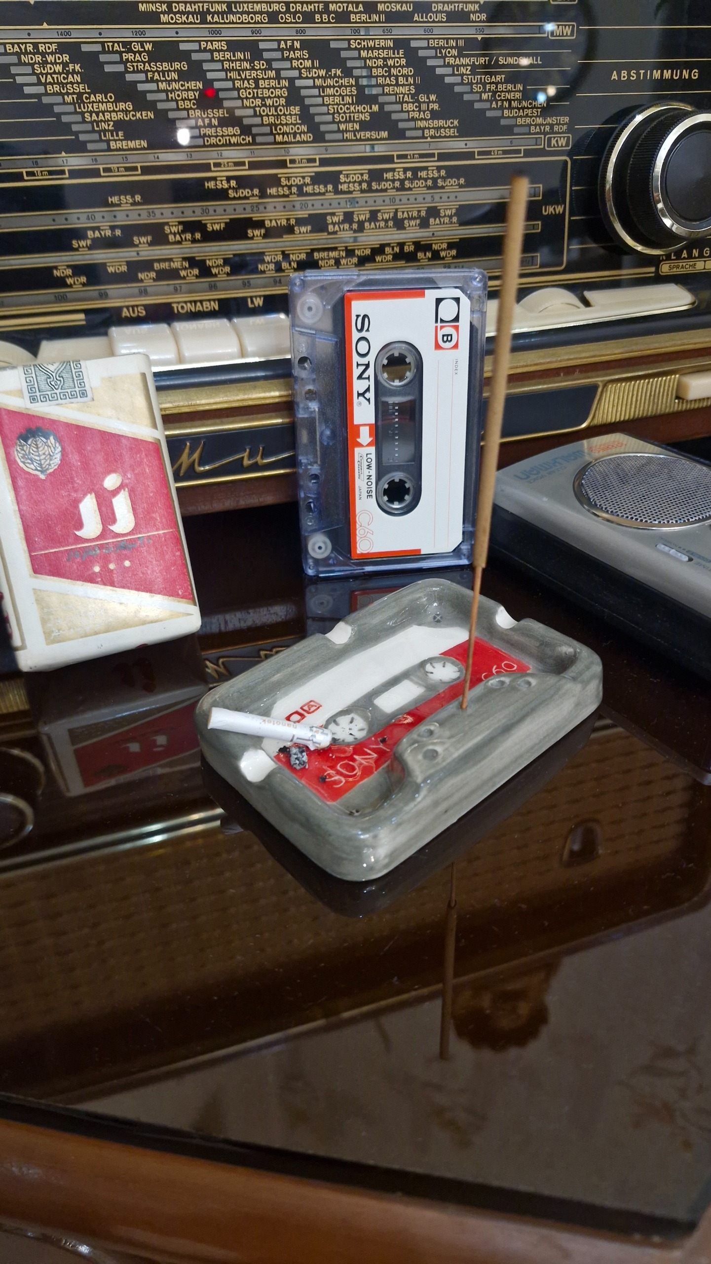 جاعودی و زیرسیگاری کاست