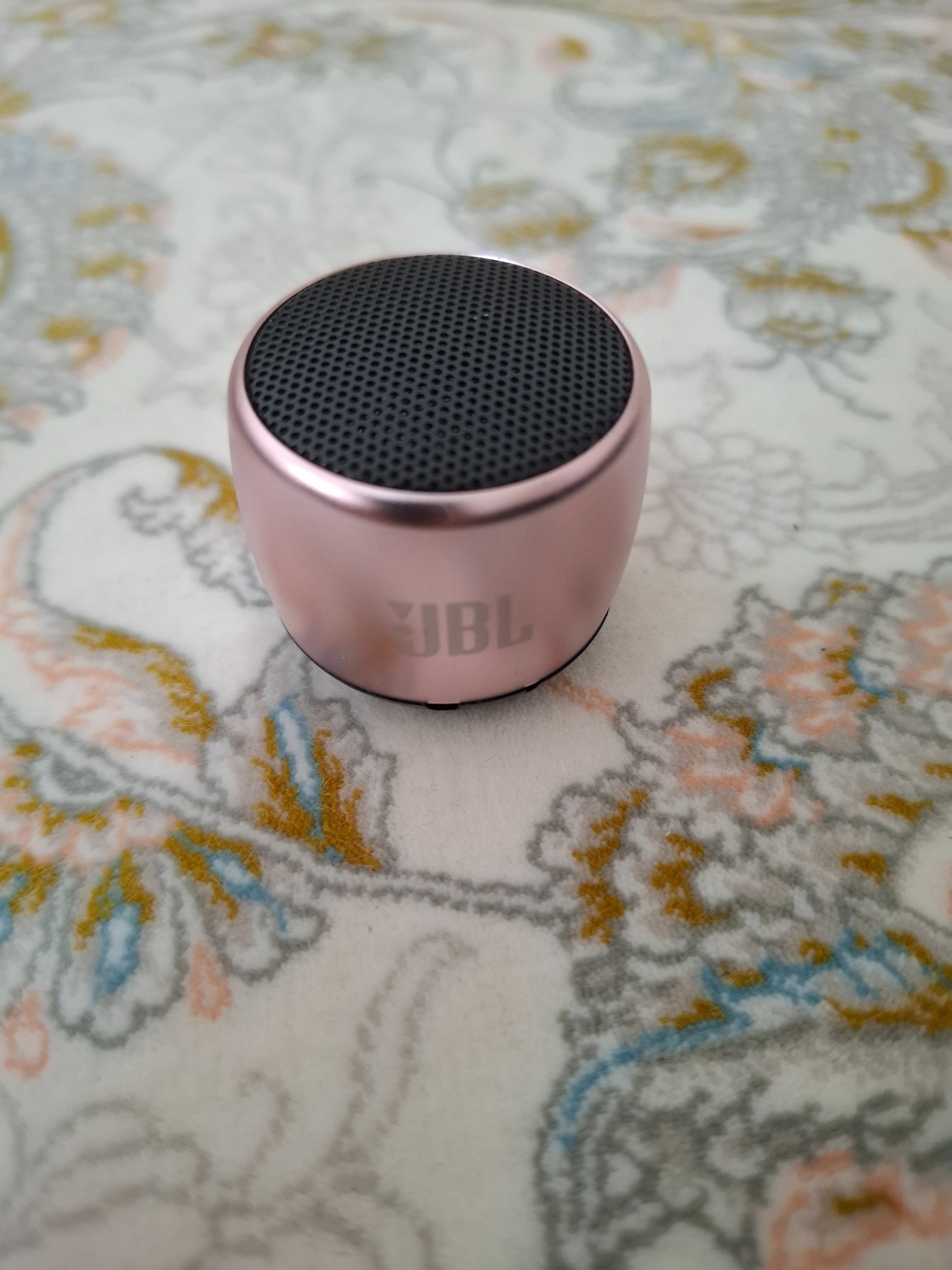اسپیکر بسیار بسیار کوچکjbl