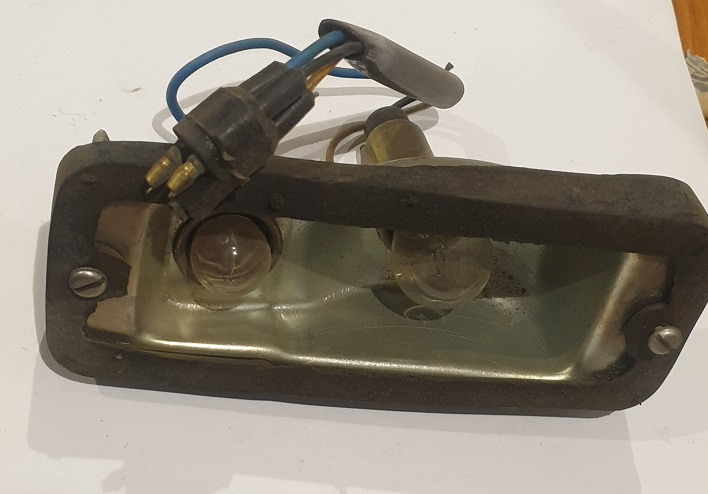 قاب چراغ راهنما نیسان وانت قدیمی