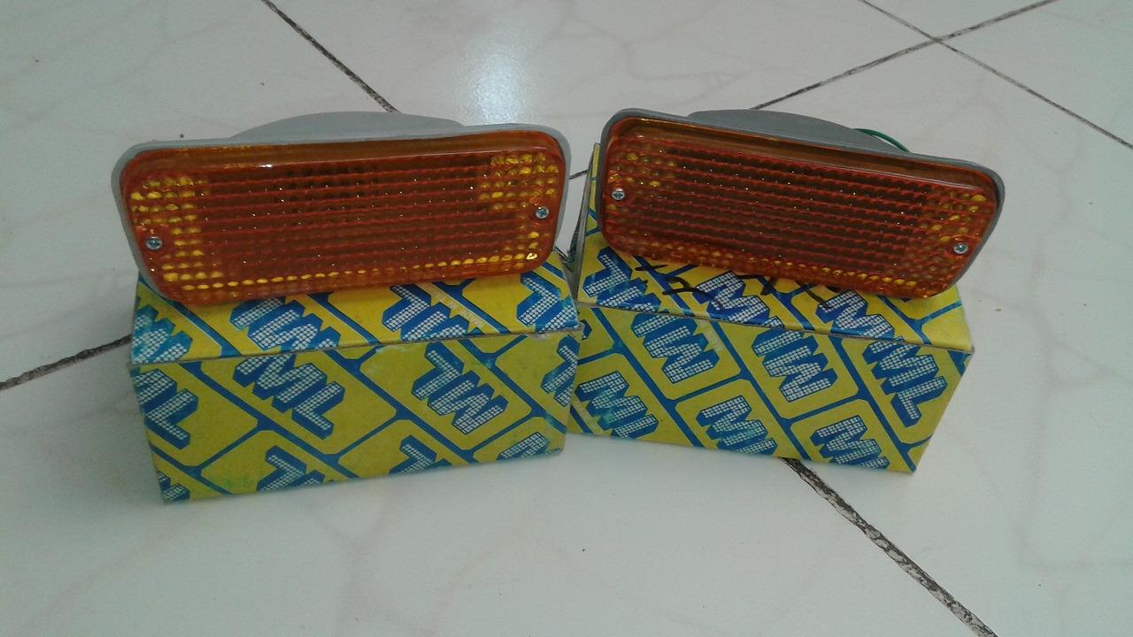 چراغ راهنما جلو داخل سپر تویوتا هایلوکس مدل پایین