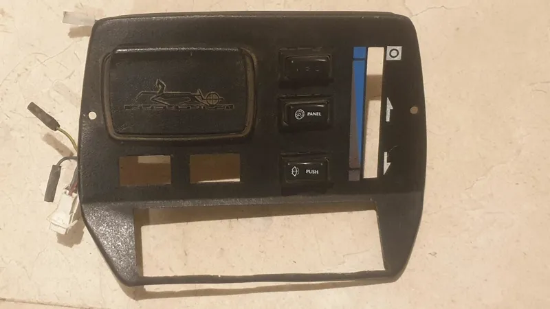 قاب جلو داشبورد پیکان به همراه کلید و جاسیگاری