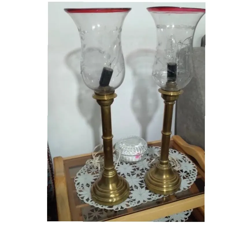 یک جفت چراغ لعل پایهٔ برنجی ،لبه قرمز اصل