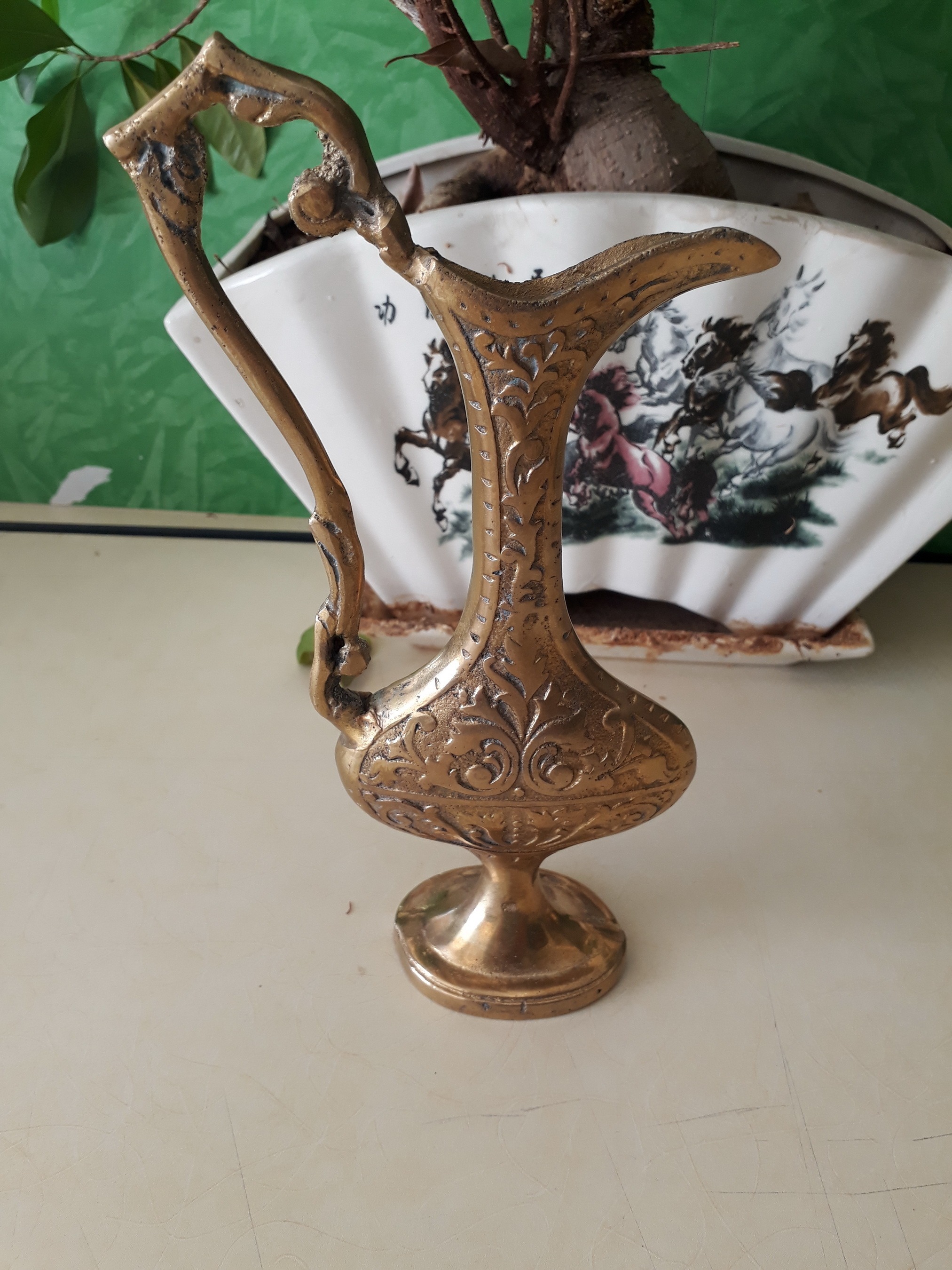 یک عدد پارچ کتابی برنجی