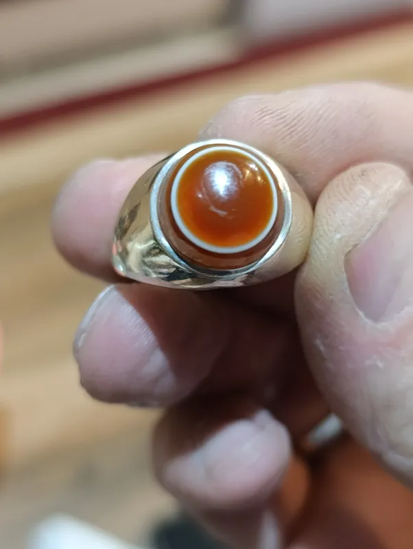 انگشتر باباقوری طبیعی و پرگاری نینی دار سرخ