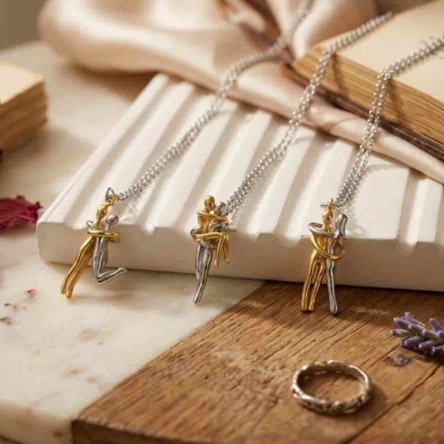 گردنبند آغوش عاشقانه رنگ ثابت هدیه تولد