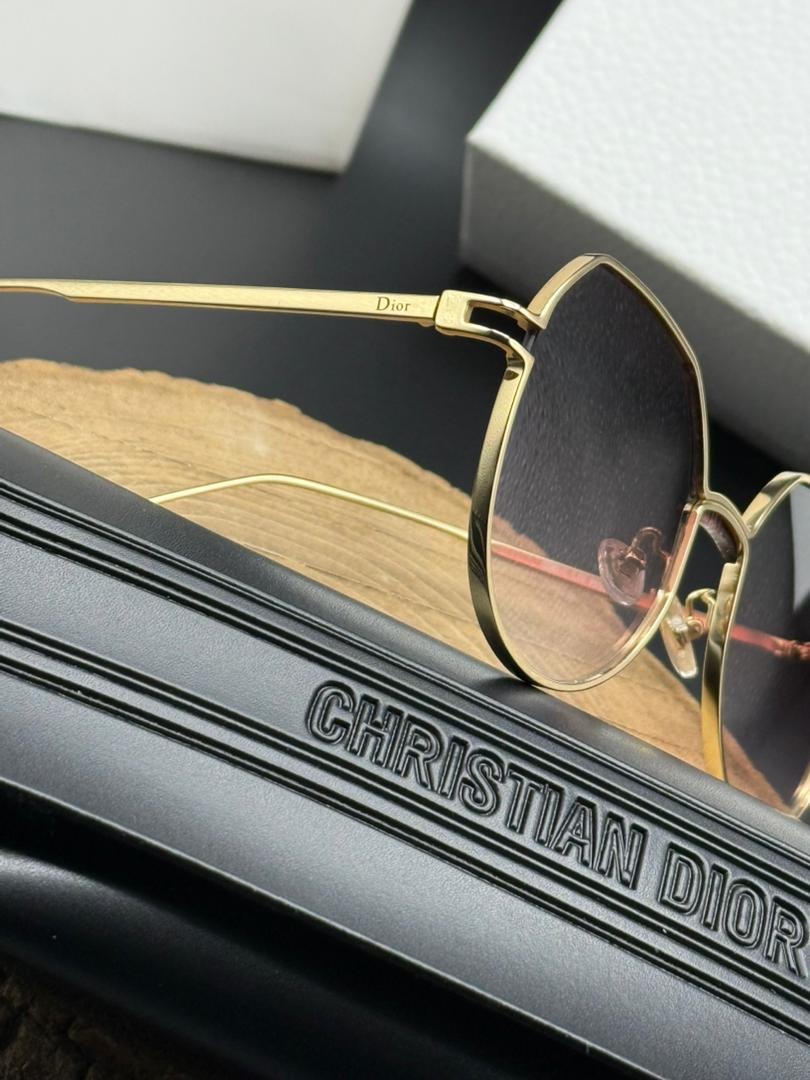 عینک آفتابی زنانه فلزی چند ضلعی دیور(Dior) مدل8212