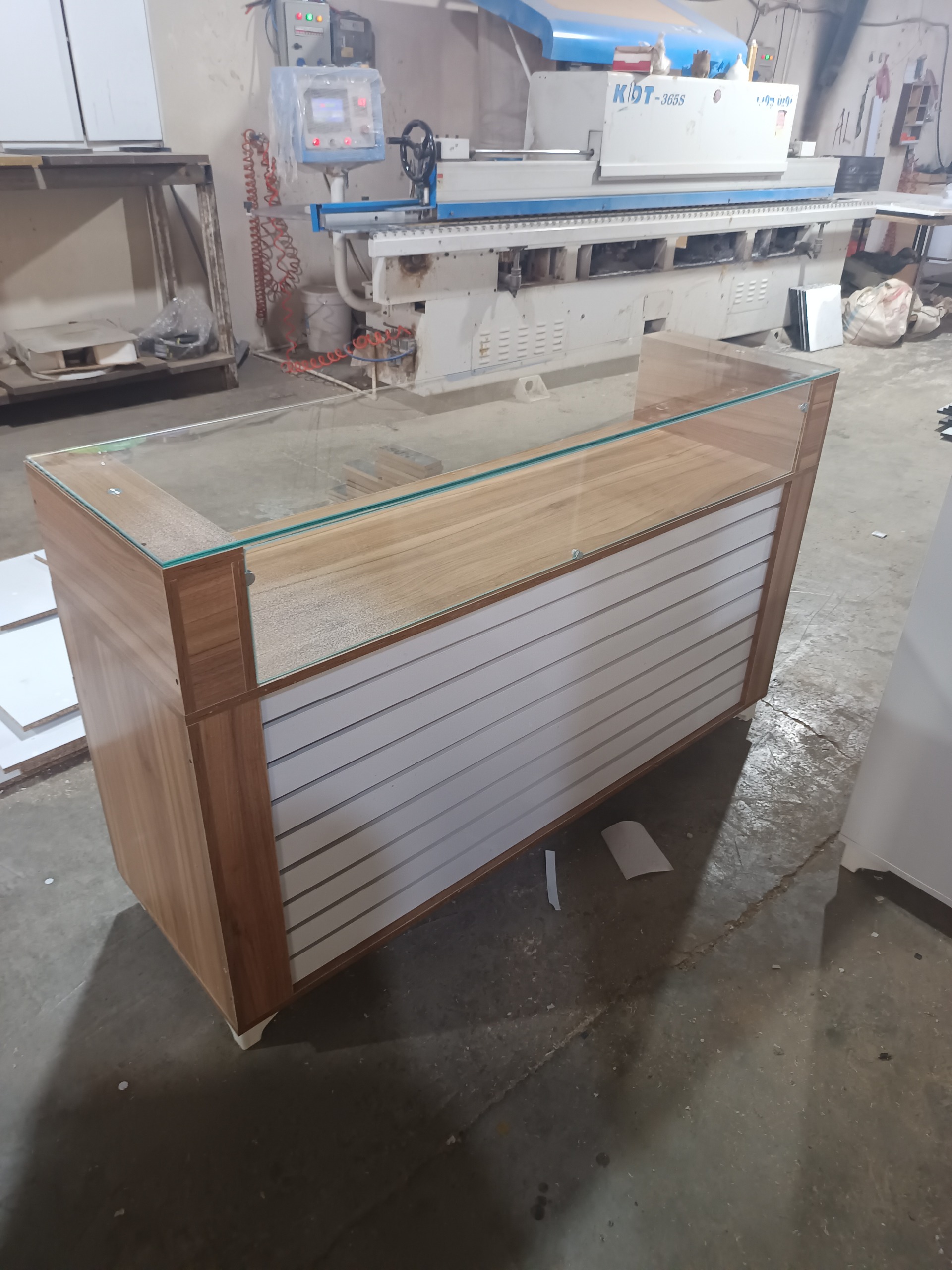 پیشخوان شیشه ای